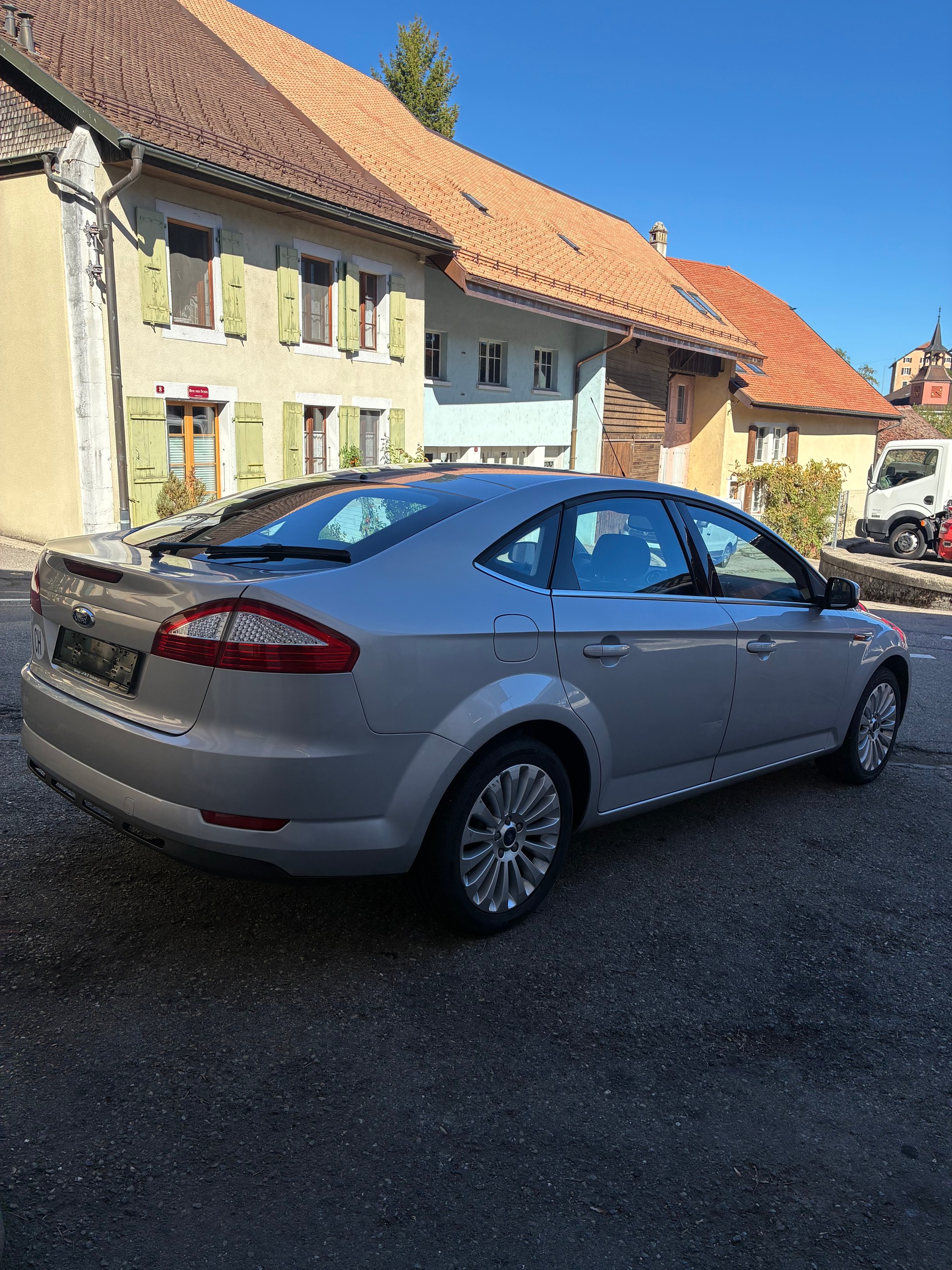 FORD Mondeo 2.0i 16V Titanium-image-3