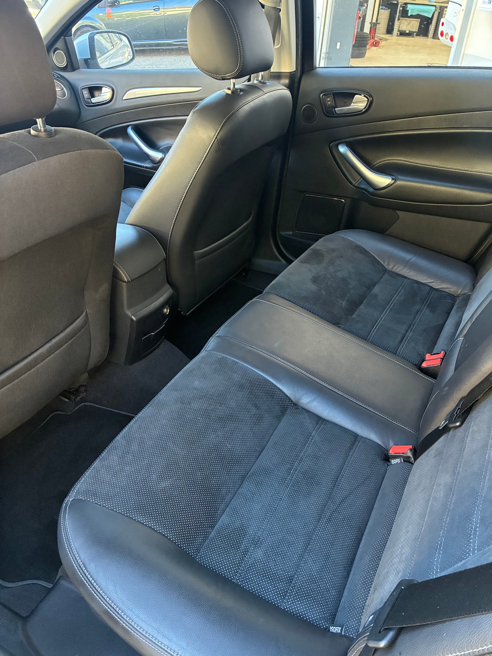 FORD Mondeo 2.0i 16V Titanium-image-8