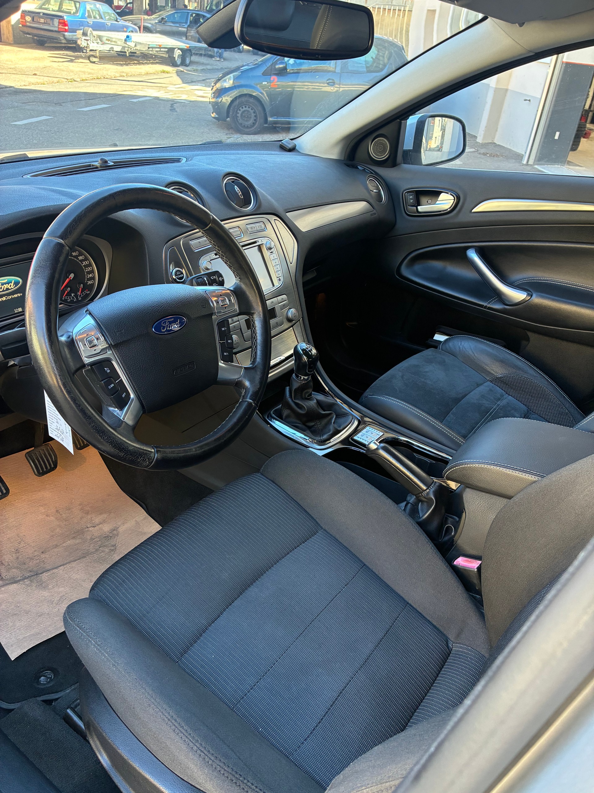 FORD Mondeo 2.0i 16V Titanium-image-7
