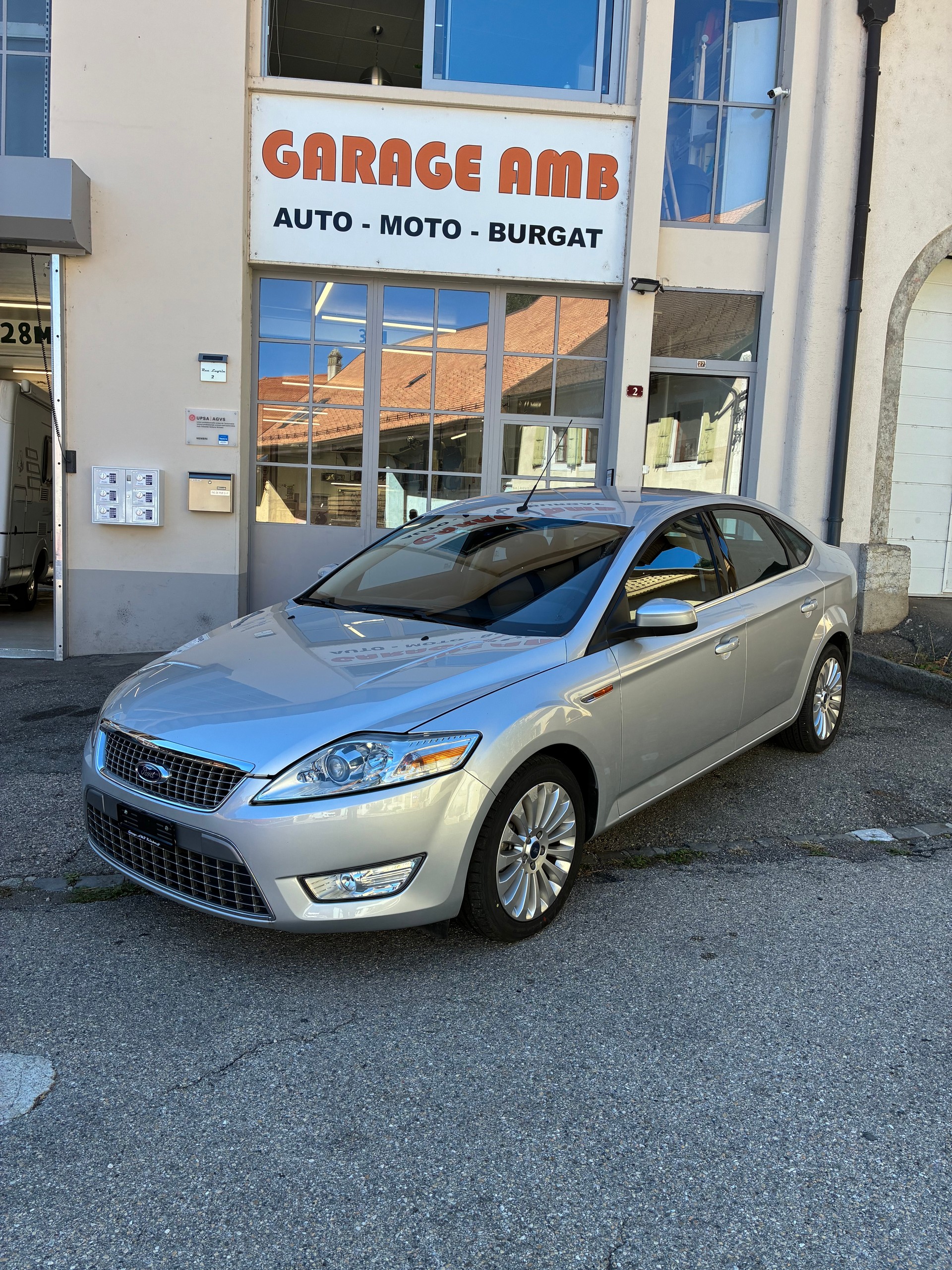 FORD Mondeo 2.0i 16V Titanium-image-1
