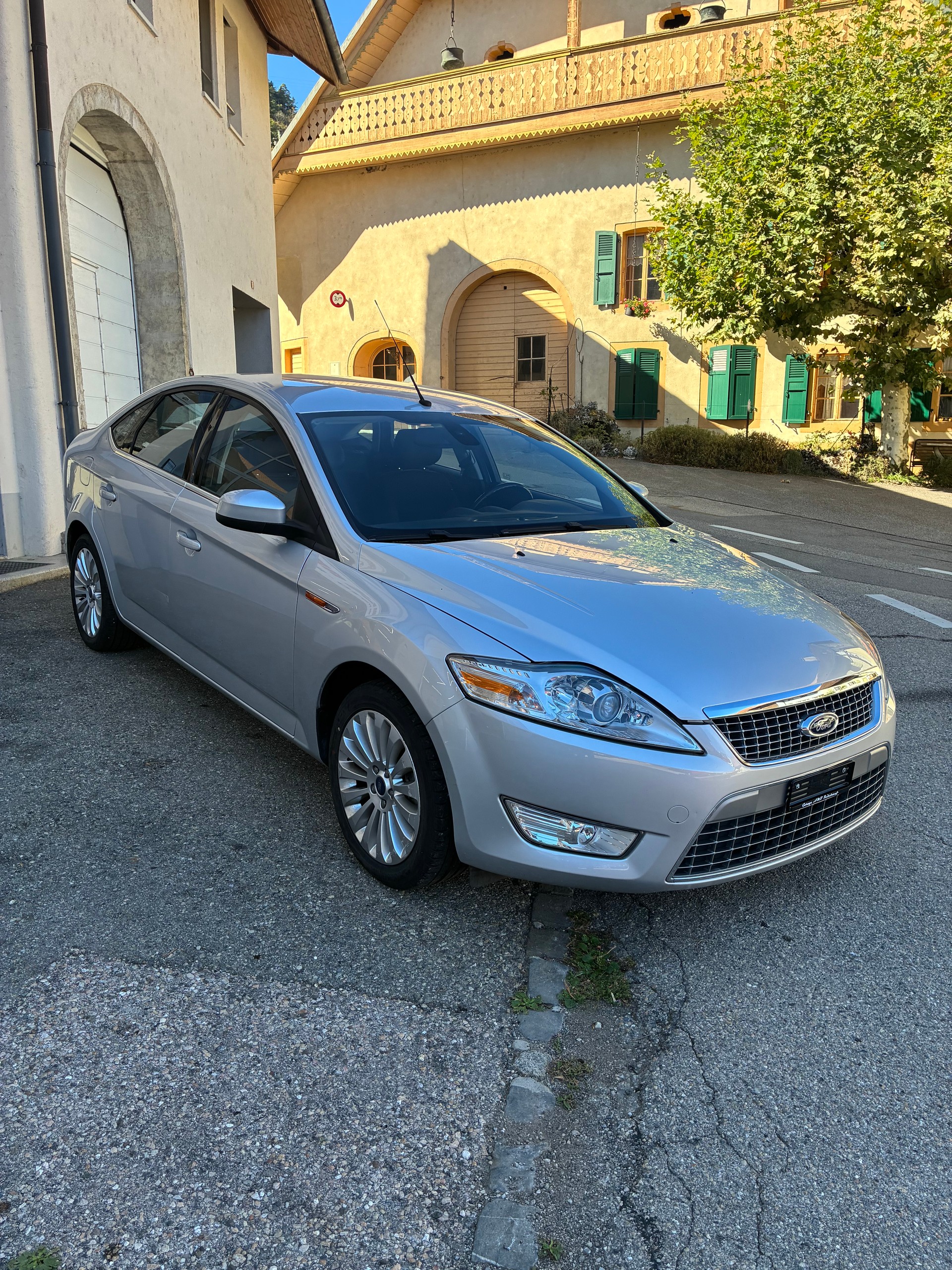 FORD Mondeo 2.0i 16V Titanium-image-0