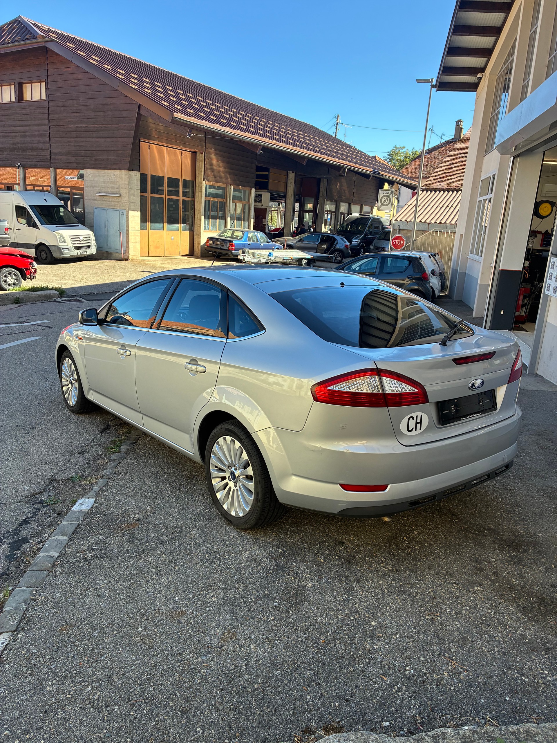 FORD Mondeo 2.0i 16V Titanium-image-2