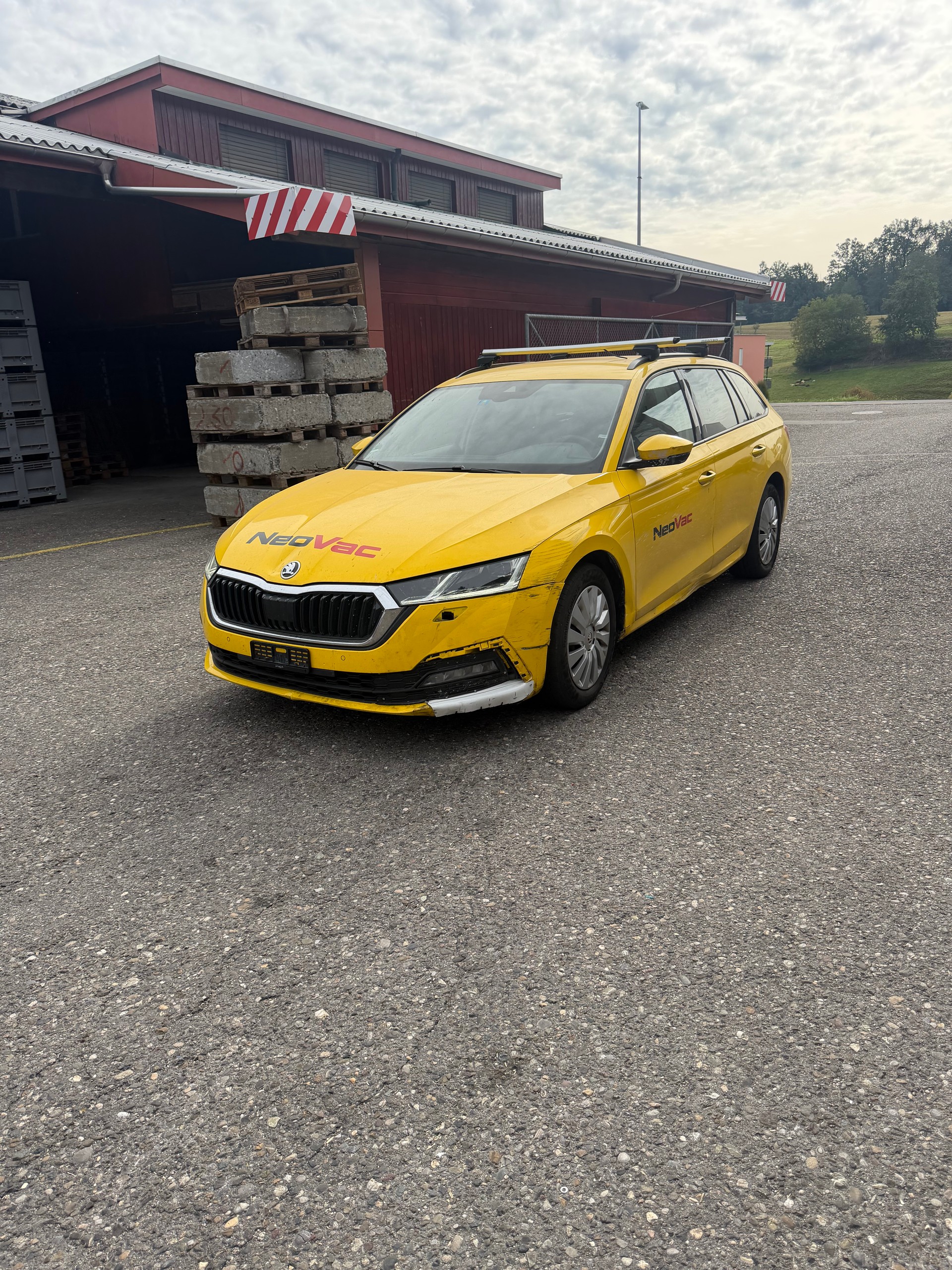 SKODA Octavia Combi 2.0 TDI DSG Ambition 4x4-image-0