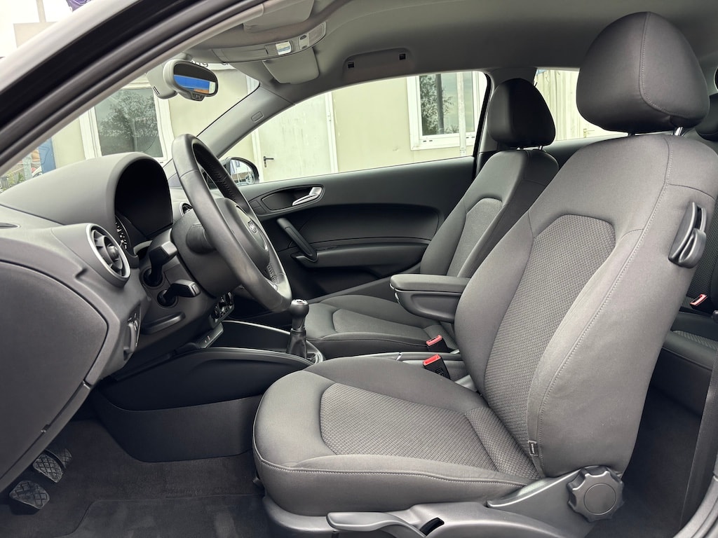 AUDI A1 1.2 TFSI **S-Line** Ambition-image-6