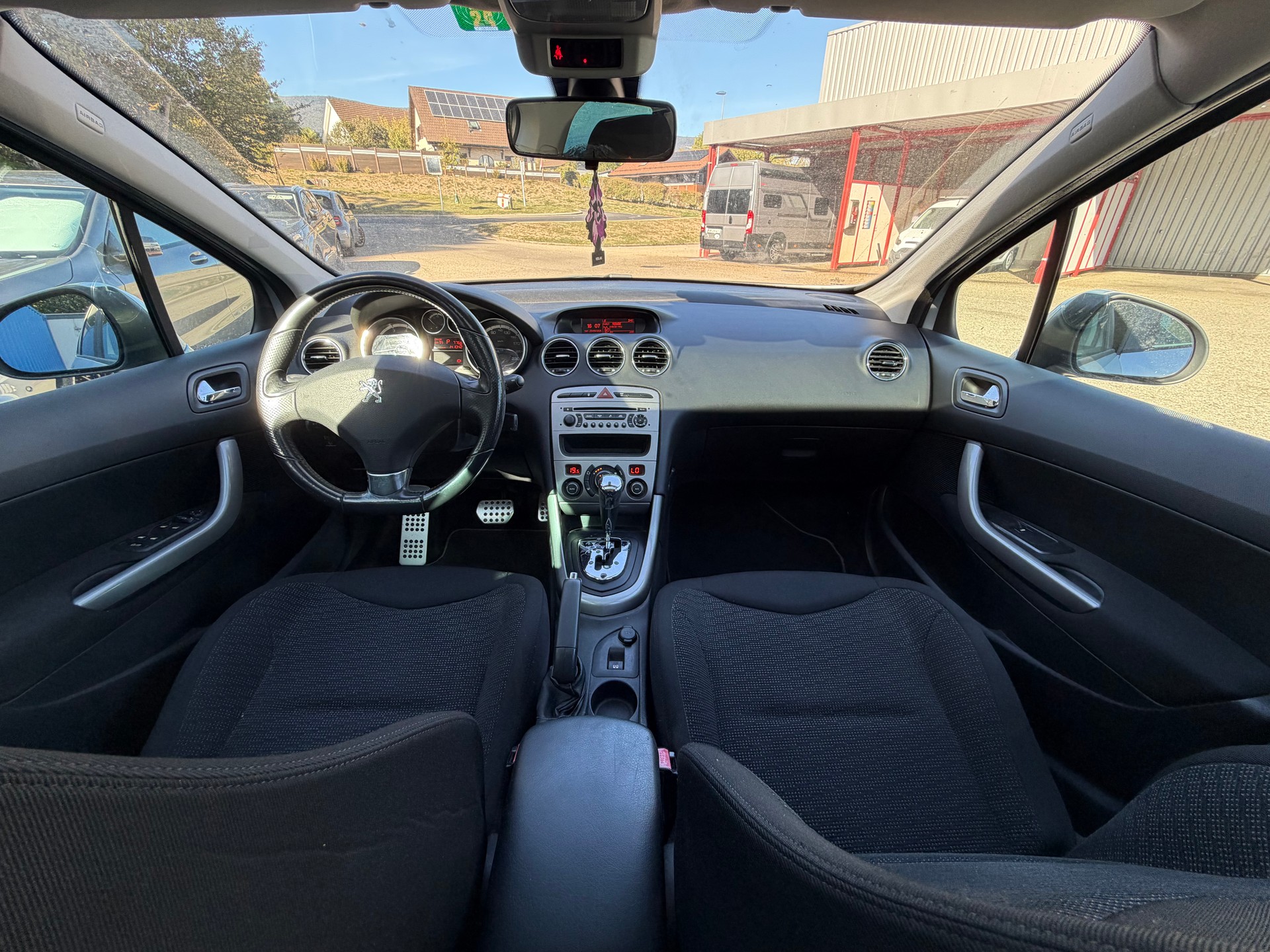 PEUGEOT 308 SW 1.6 16V Turbo Sport Pack Automatic-image-11