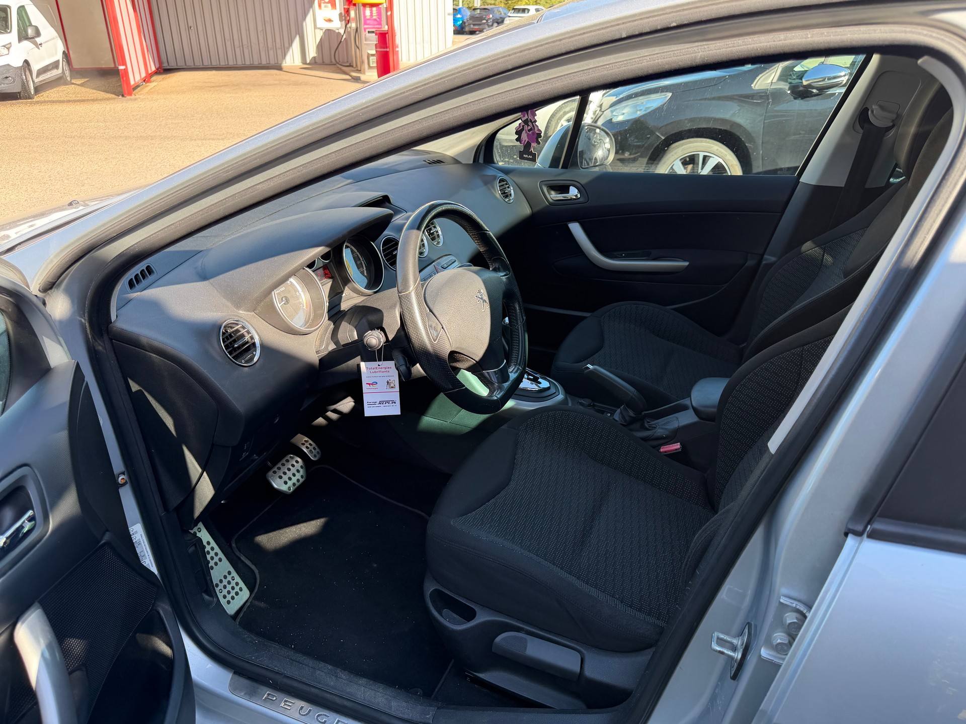 PEUGEOT 308 SW 1.6 16V Turbo Sport Pack Automatic-image-8