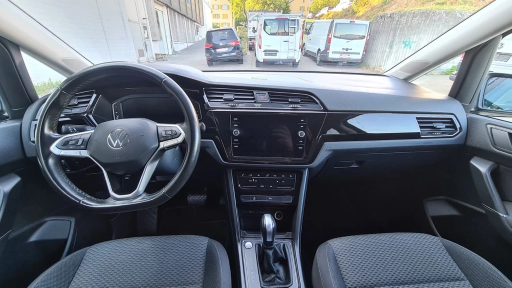 VW Touran 1.5 TSI EVO Comfortline DSG ** 7-Plätzer ** GR.Navi ** RF-Kamera ** Winter Paket ** Family Paket Plus **-image-13