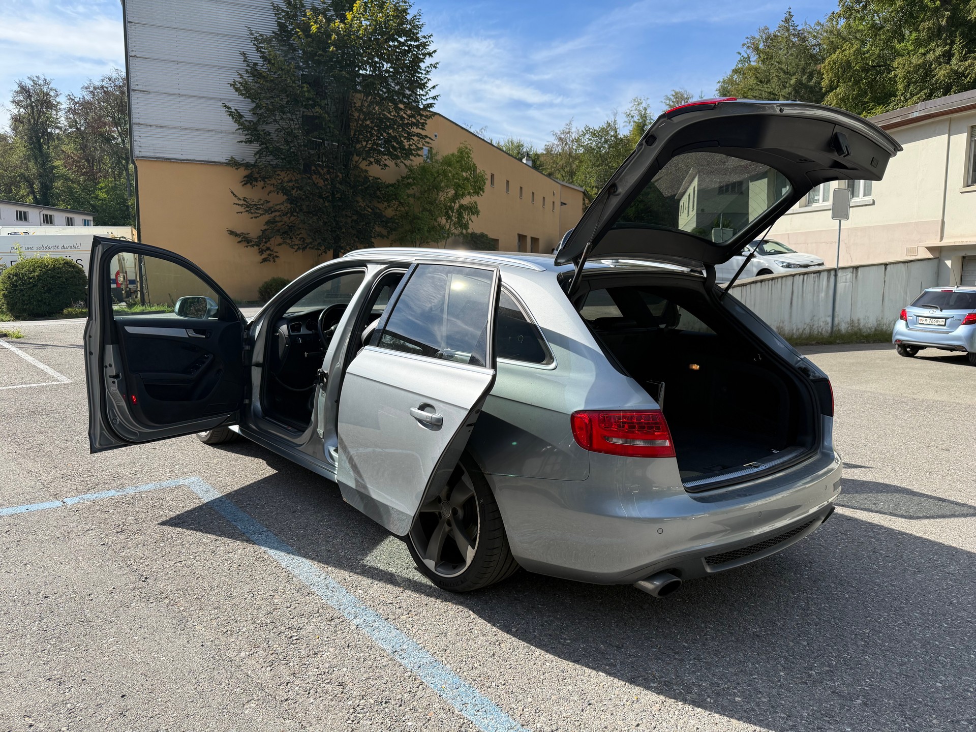 AUDI A4 Avant 2.0 TFSI Style quattro S-tronic-image-15