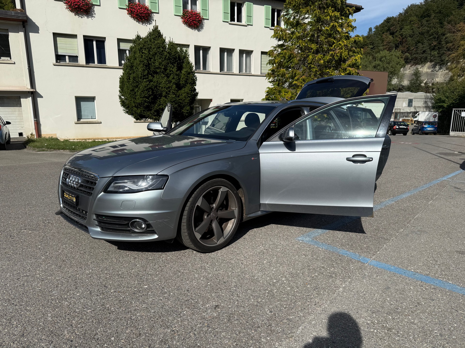 AUDI A4 Avant 2.0 TFSI Style quattro S-tronic-image-13