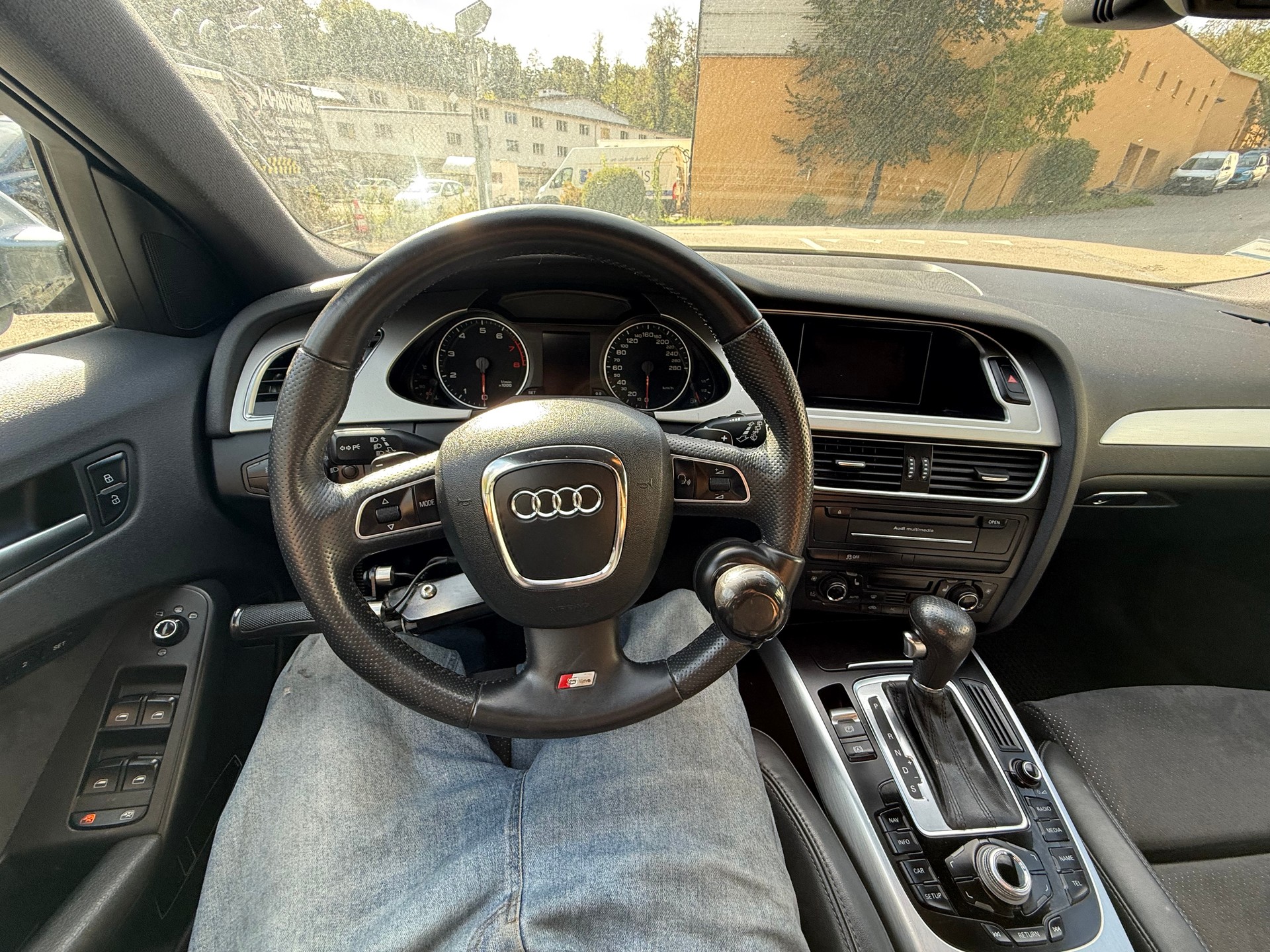 AUDI A4 Avant 2.0 TFSI Style quattro S-tronic-image-23