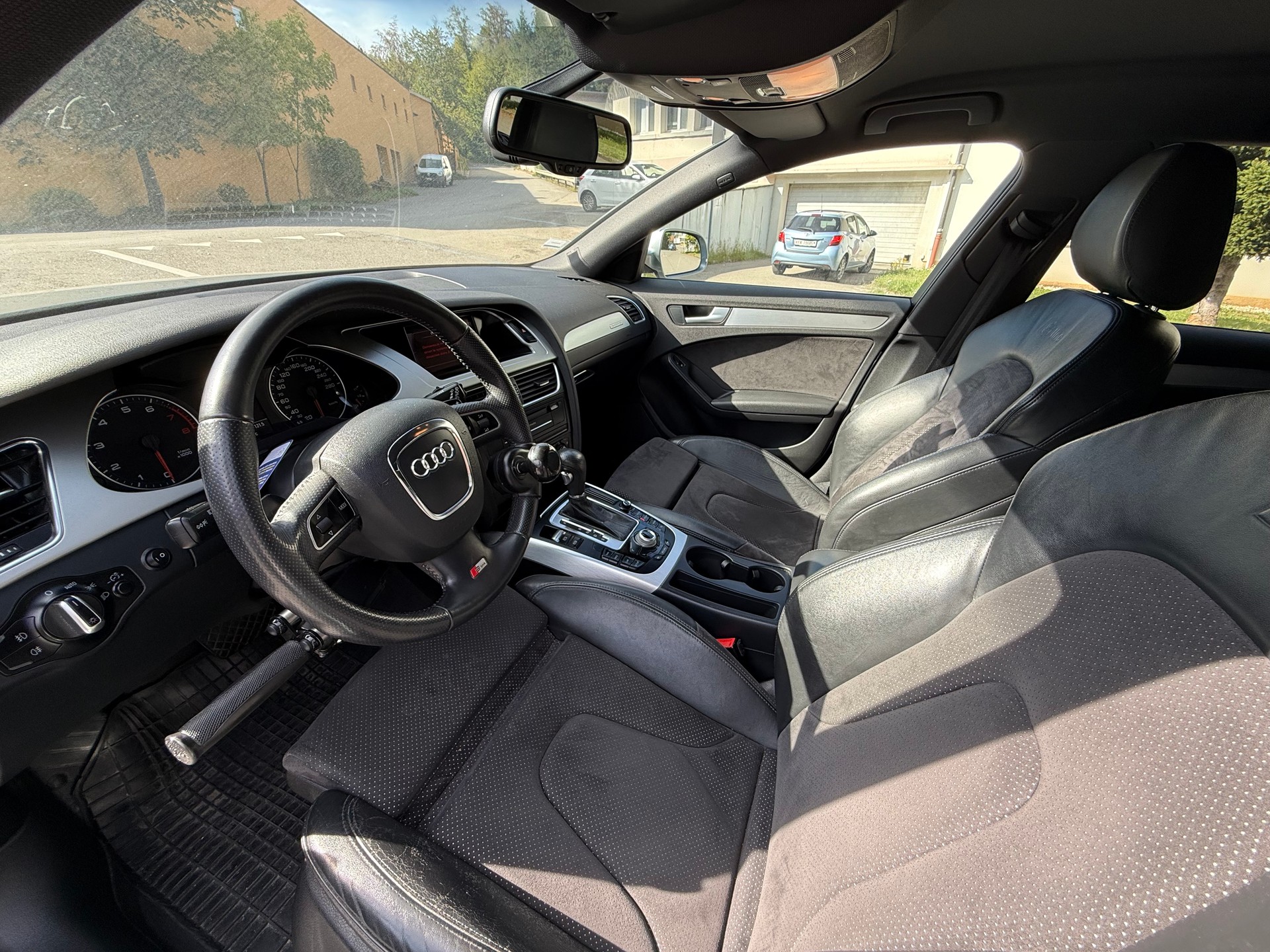 AUDI A4 Avant 2.0 TFSI Style quattro S-tronic-image-8