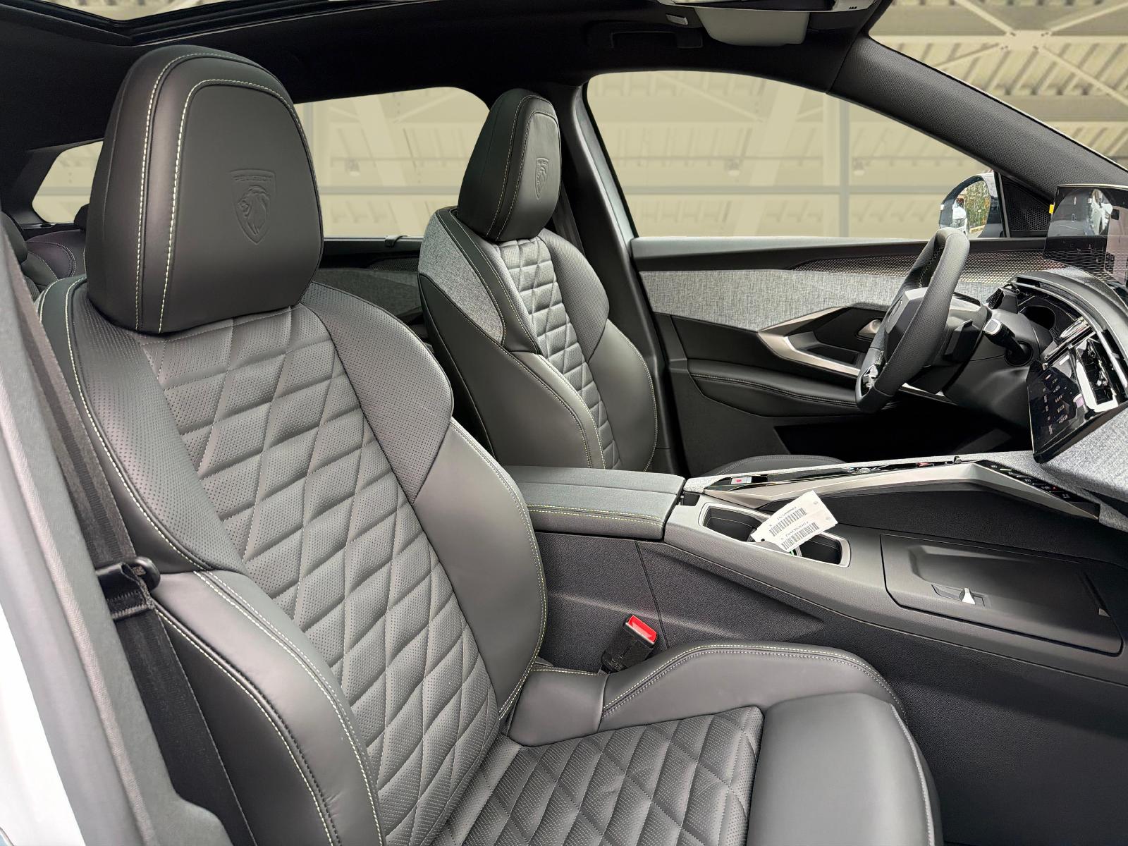 PEUGEOT 5008 1.2 Hybrid GT Exclusive-image-10