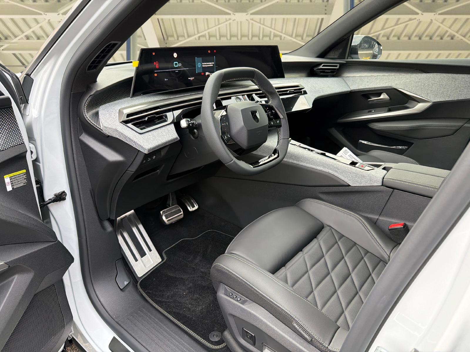 PEUGEOT 5008 1.2 Hybrid GT Exclusive-image-8