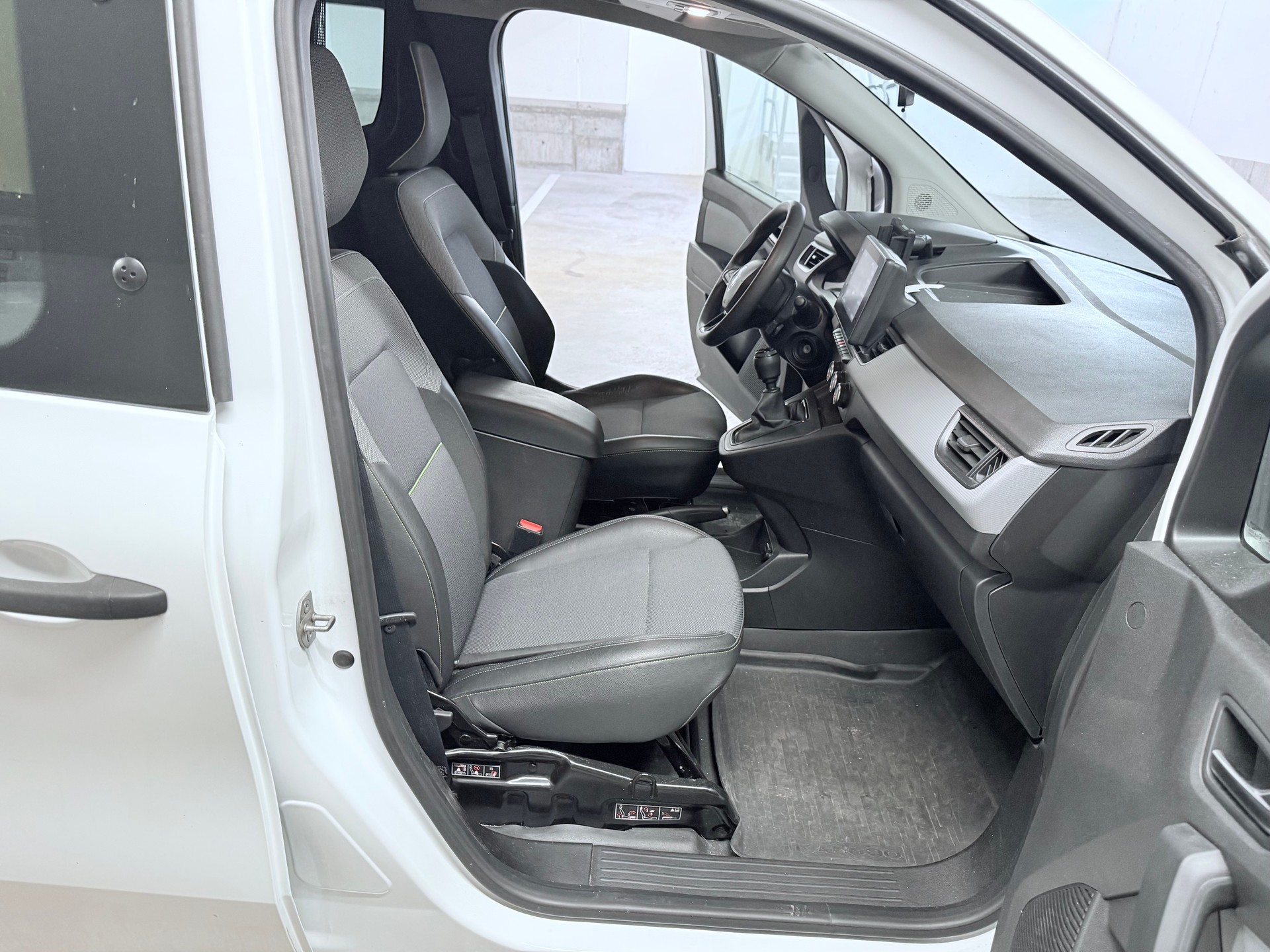 RENAULT Kangoo Van 1.5 dCi Standard 95 MIT KLIMA (( 5 Türen ))-image-14