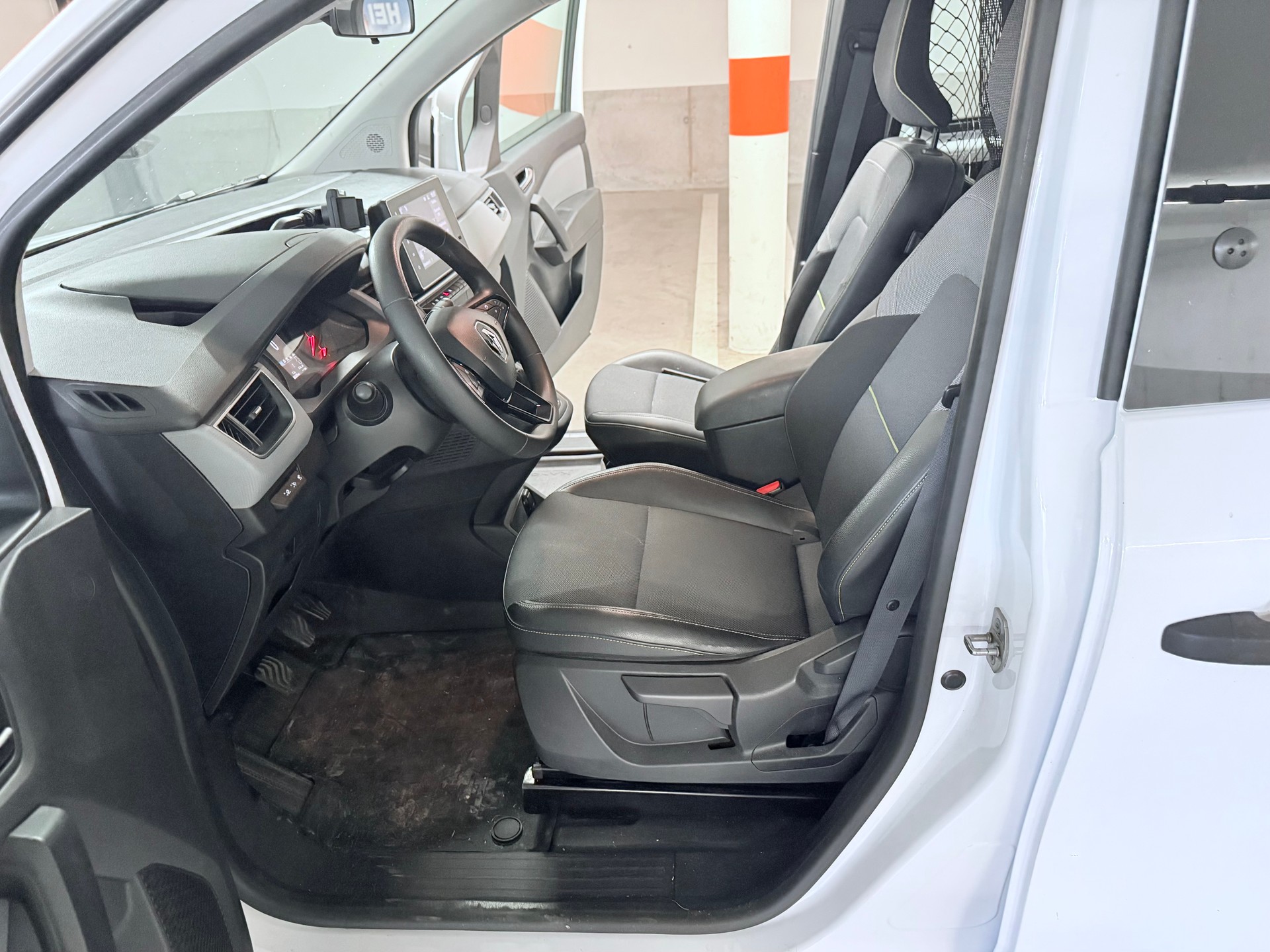 RENAULT Kangoo Van 1.5 dCi Standard 95 MIT KLIMA (( 5 Türen ))-image-13