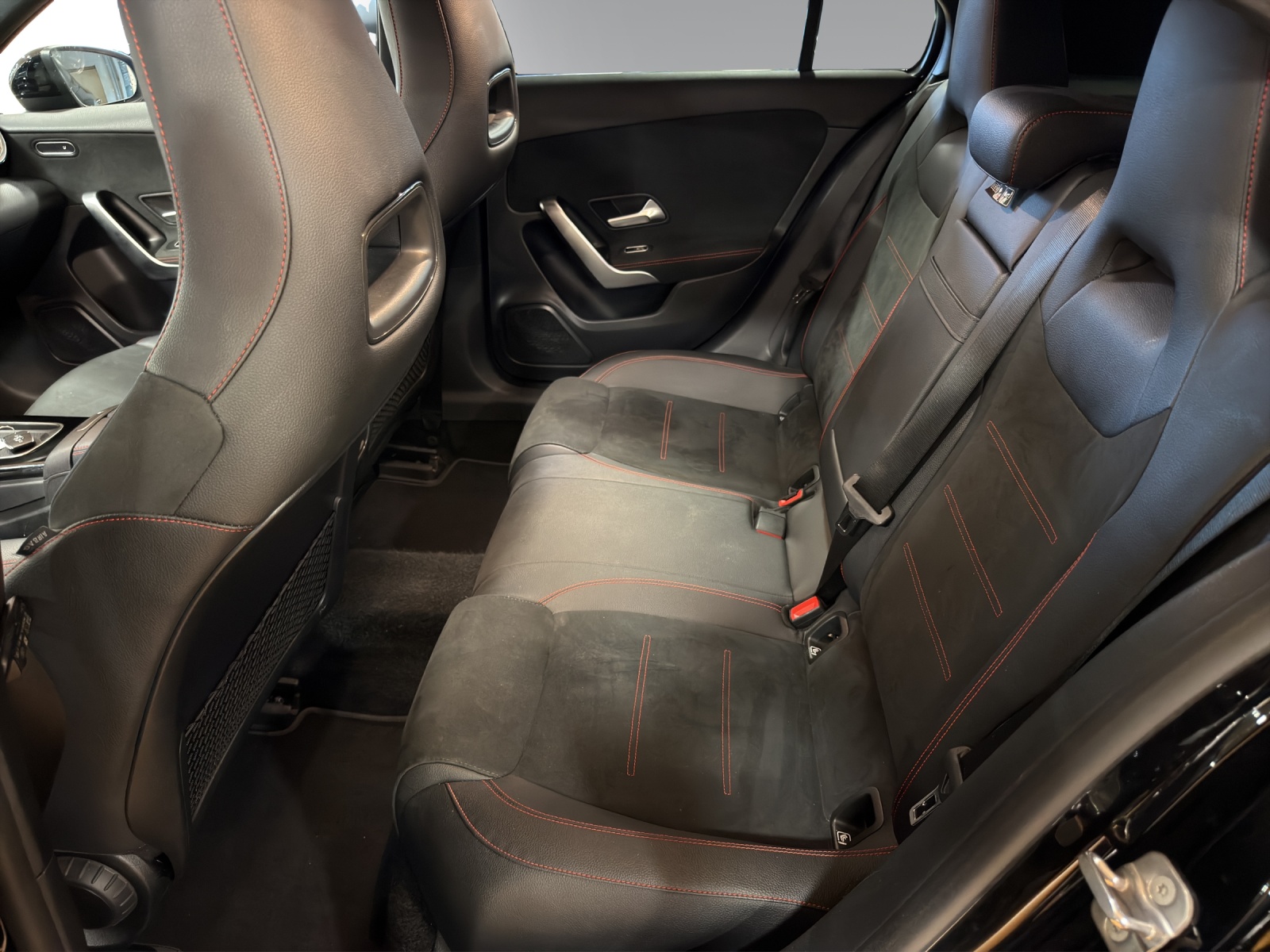 MERCEDES-BENZ A 200 AMG Line 7G-DCT-image-10