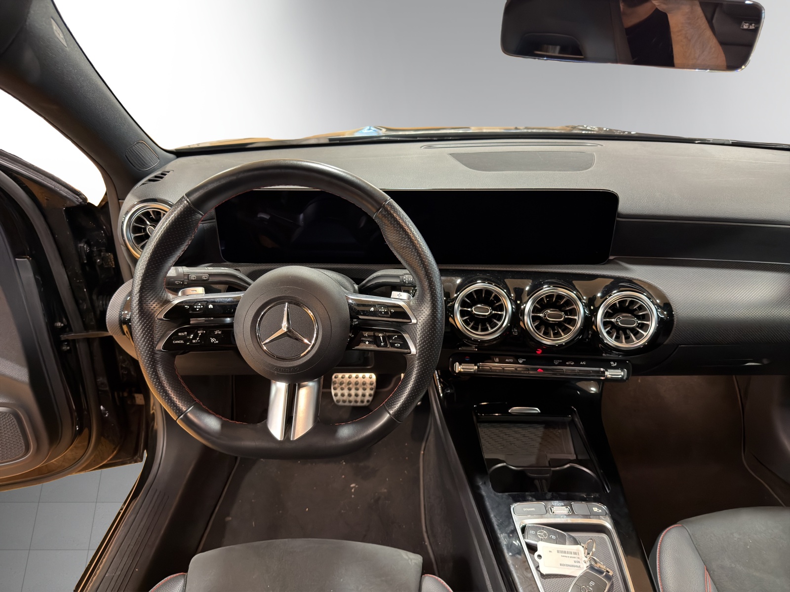 MERCEDES-BENZ A 200 AMG Line 7G-DCT-image-12