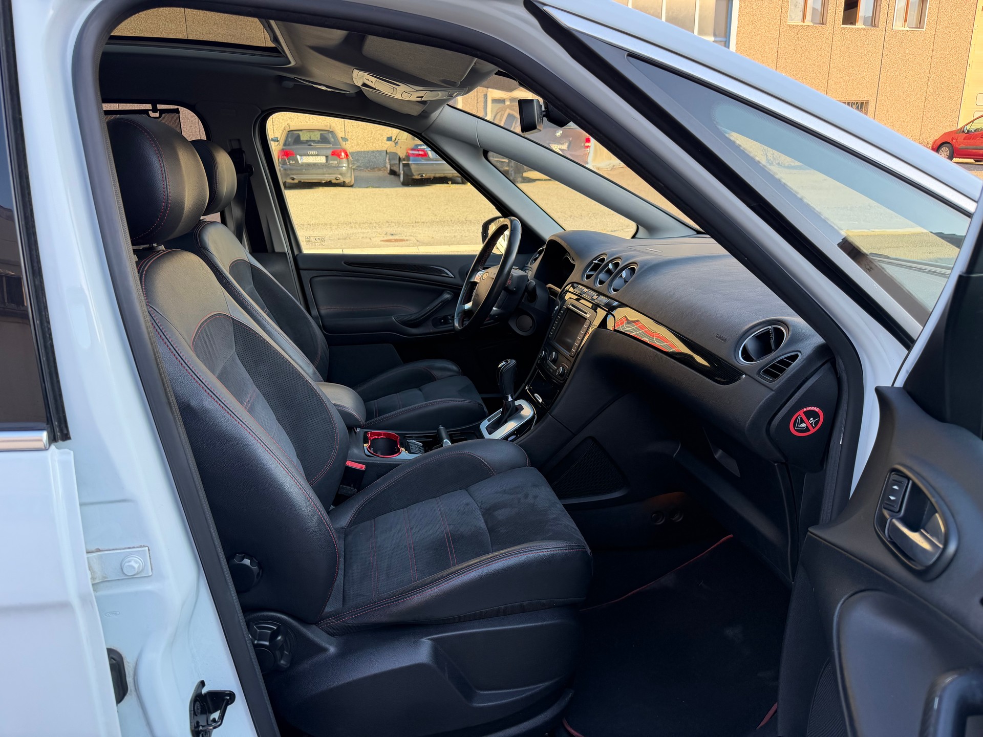 FORD S-Max 2.0 SCTi TitaniumS PowerShift-image-6