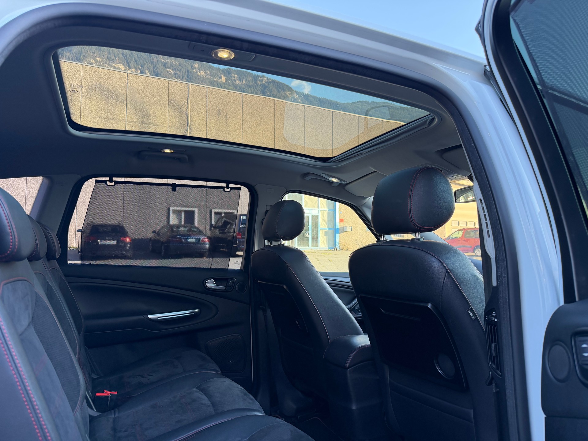FORD S-Max 2.0 SCTi TitaniumS PowerShift-image-2