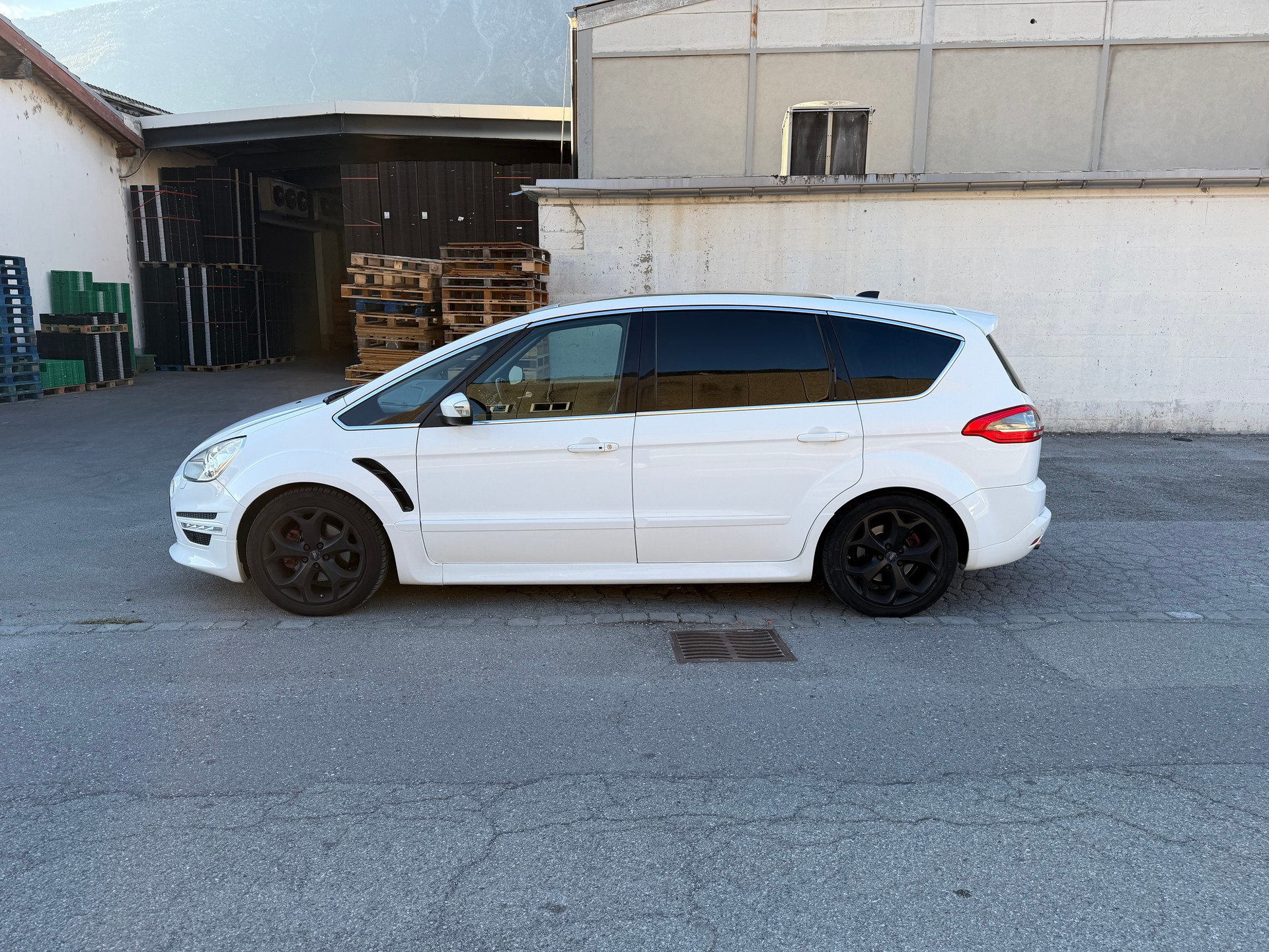 FORD S-Max 2.0 SCTi TitaniumS PowerShift-image-5