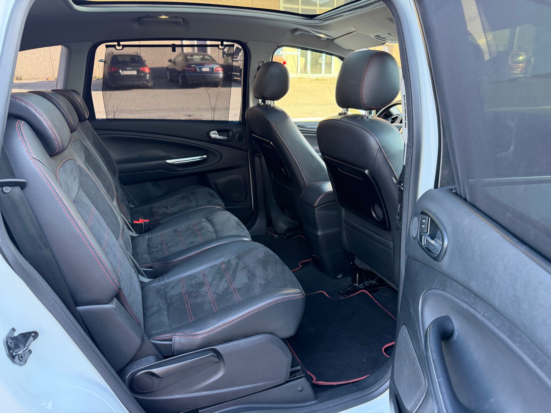 FORD S-Max 2.0 SCTi TitaniumS PowerShift-image-3