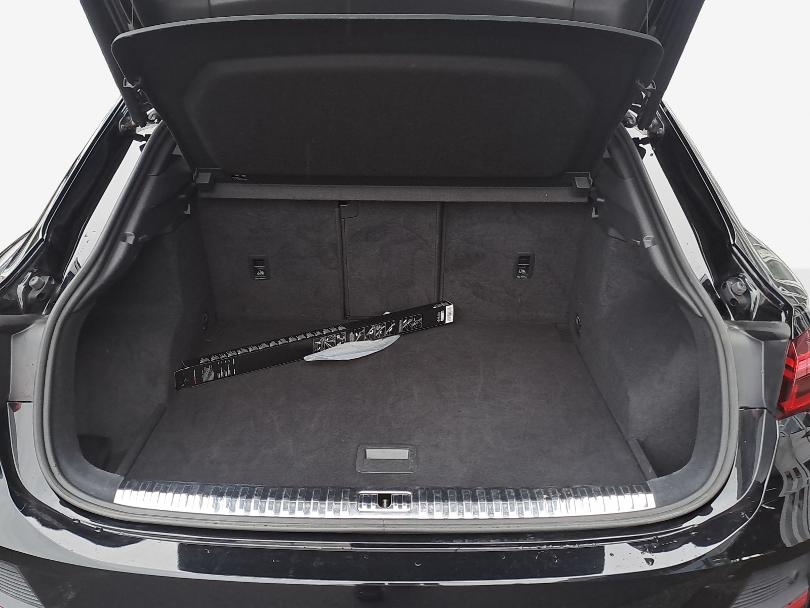 AUDI Q3 Sportback 35 TFSI S line Attraction S-tronic-image-12