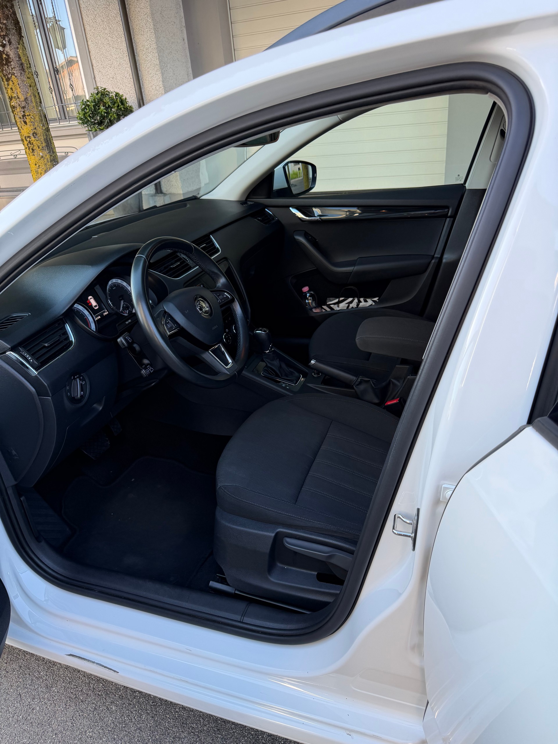 SKODA 2.0 TDI 150 Ambition 4x4 DSG-image-5