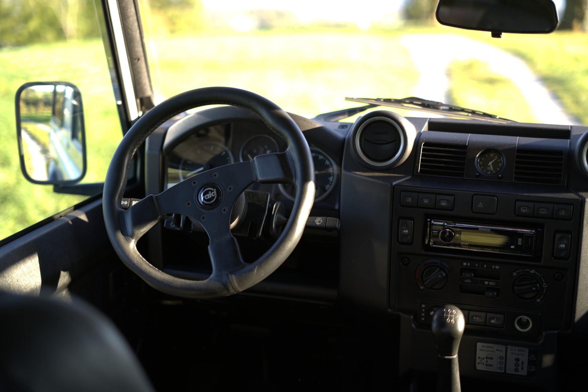 LAND ROVER Defender 90 SW 2.4Tdc-image-5