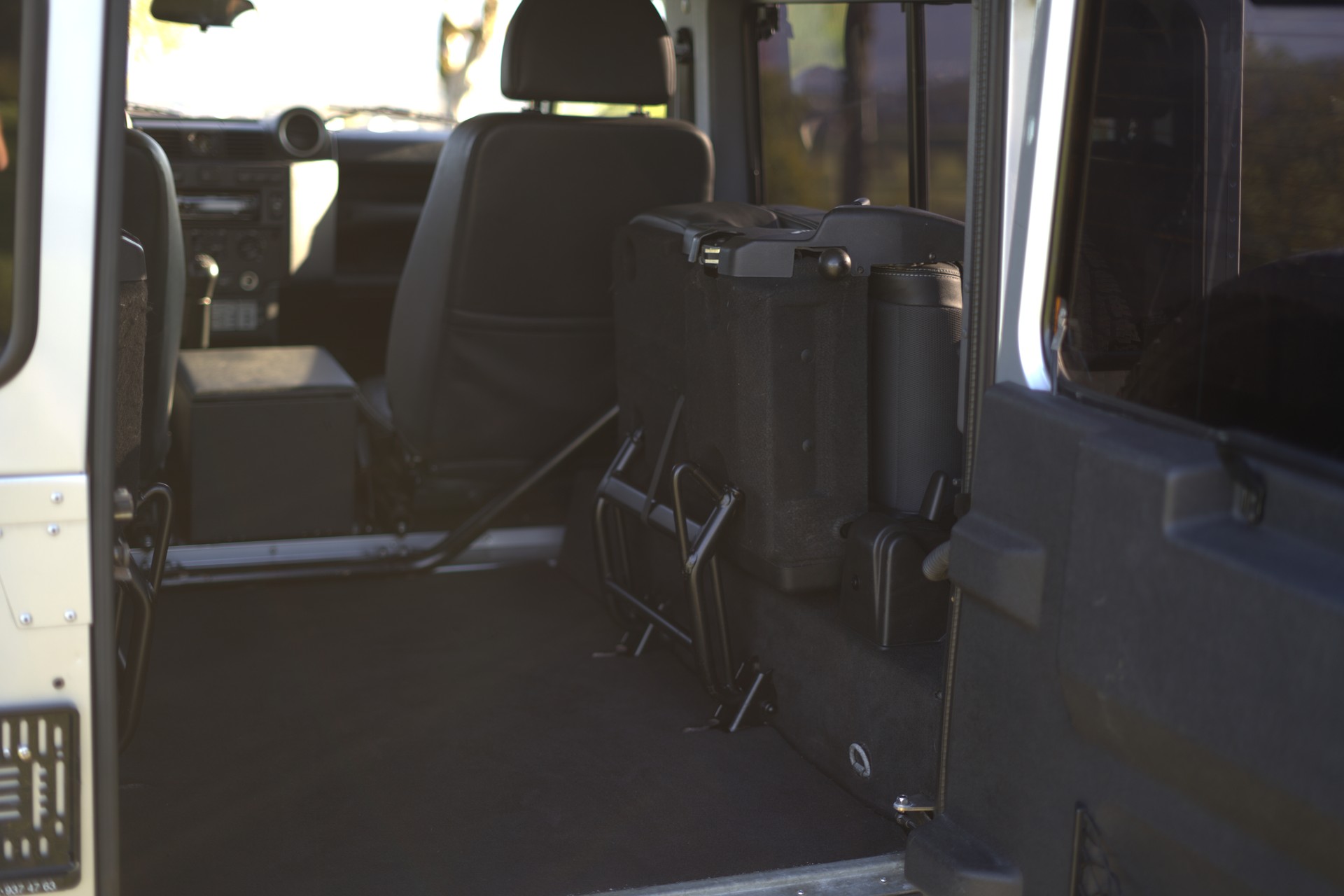 LAND ROVER Defender 90 SW 2.4Tdc-image-6