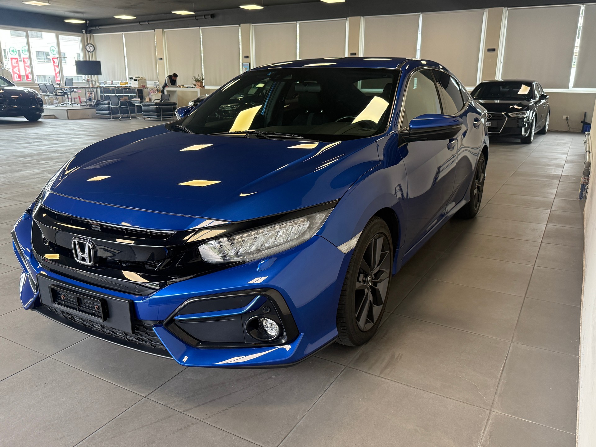 HONDA Civic 1.0 VTEC Elegance CVT-image-1