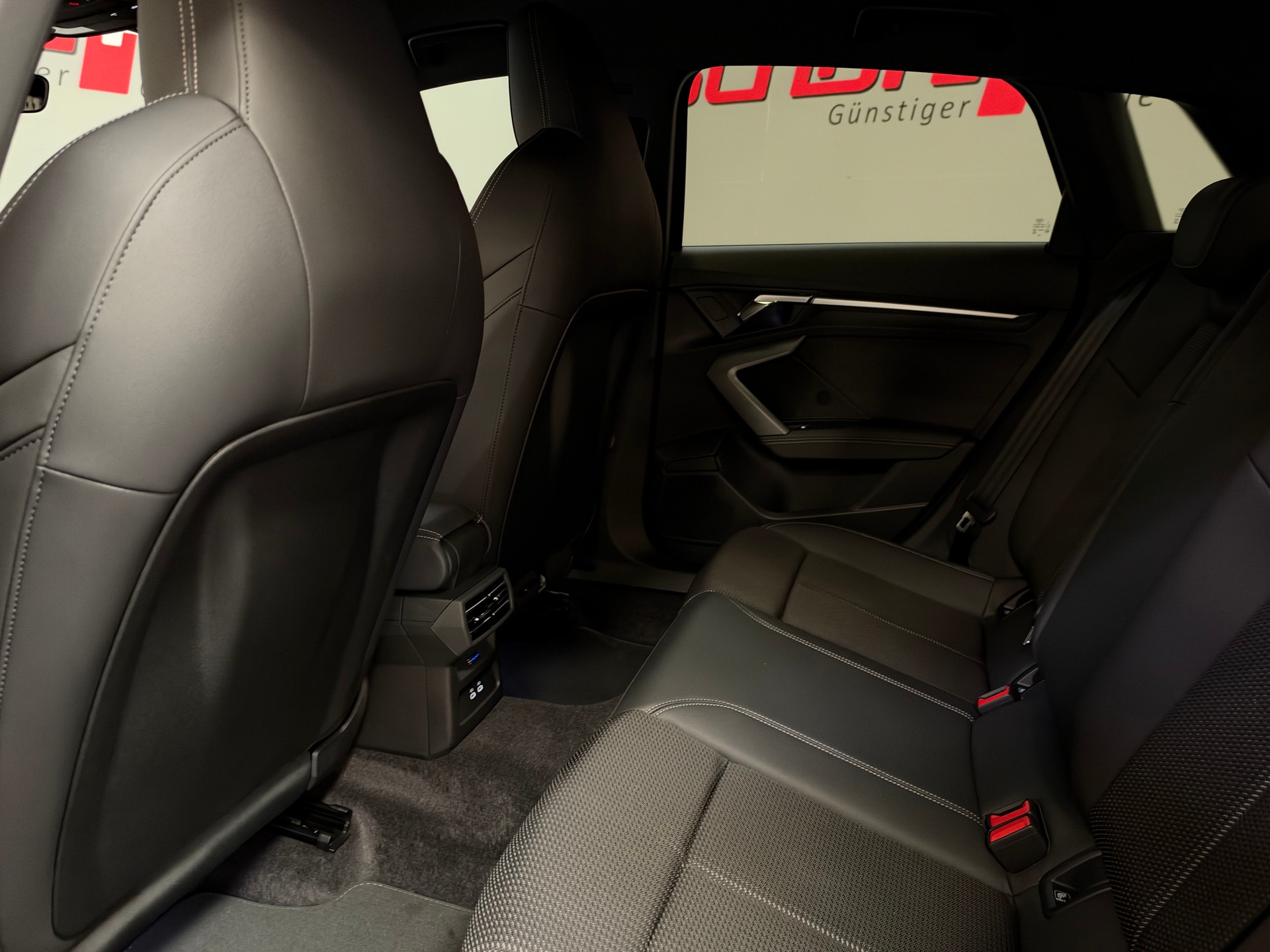 AUDI A3 Sportback 35 TFSI S line S-tronic-image-16