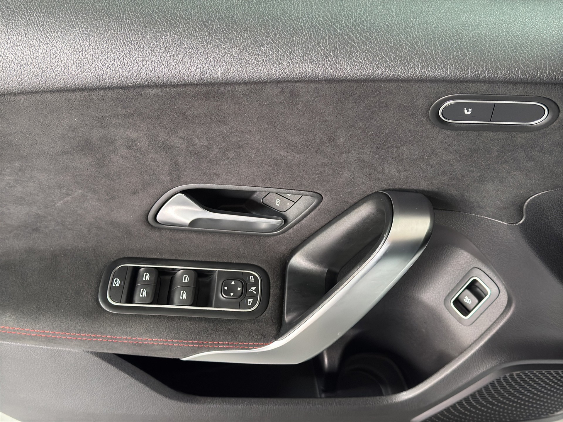MERCEDES-BENZ A 200 Limousine 7G-DCT Night-Paket "Pano-RF.-Kamera-Multibeam LED"-image-9