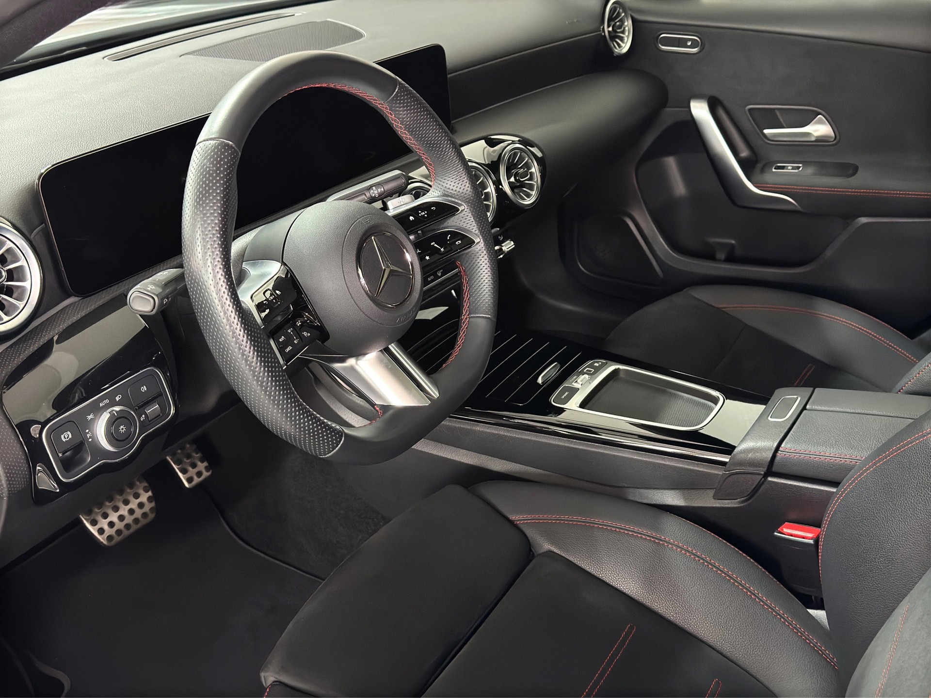 MERCEDES-BENZ A 200 Limousine 7G-DCT Night-Paket "Pano-RF.-Kamera-Multibeam LED"-image-12