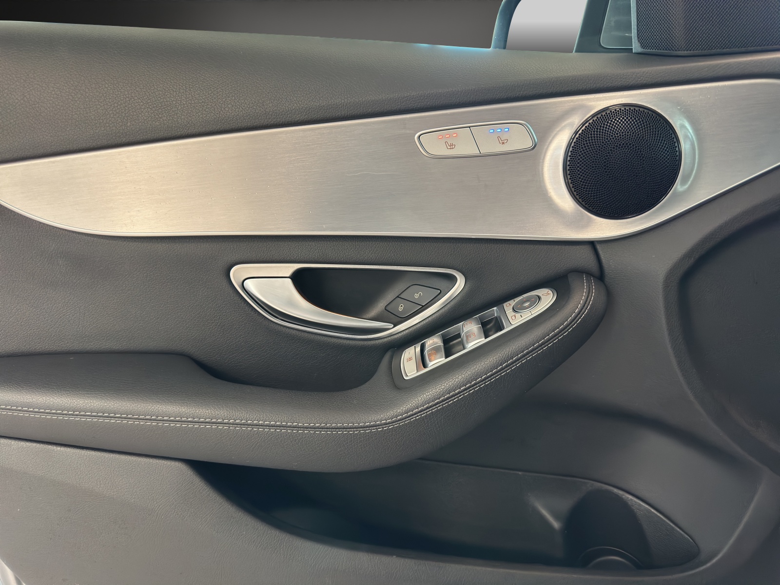 MERCEDES-BENZ C 400 4Matic-image-12