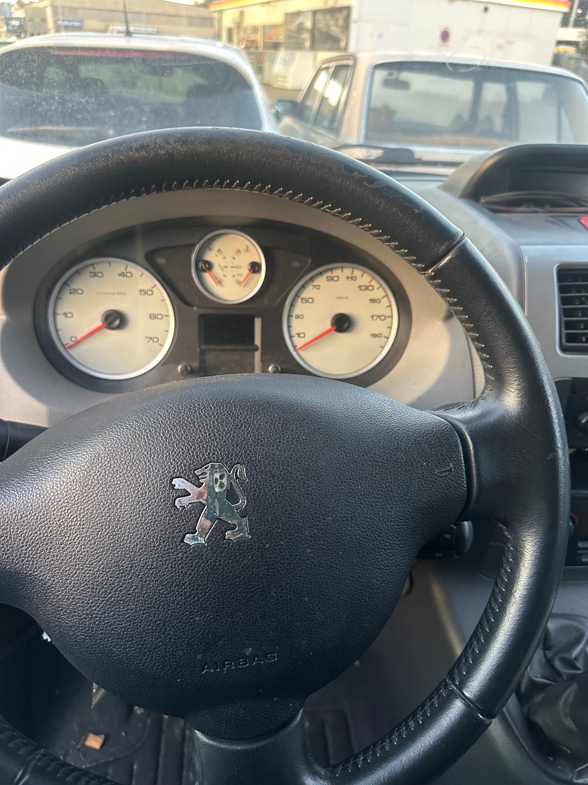 PEUGEOT Expert Tepee 2.0 HDi Confort L2-image-11