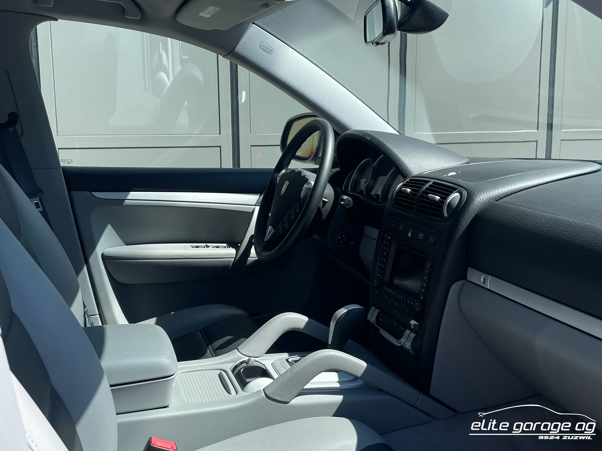 PORSCHE Cayenne S-image-9