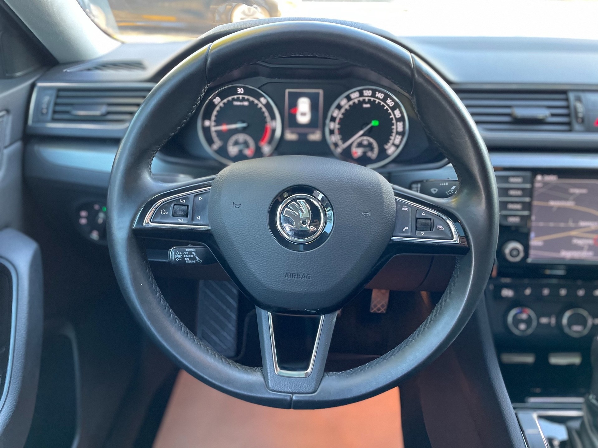 SKODA Superb 2.0 TDi Style DSG-image-12