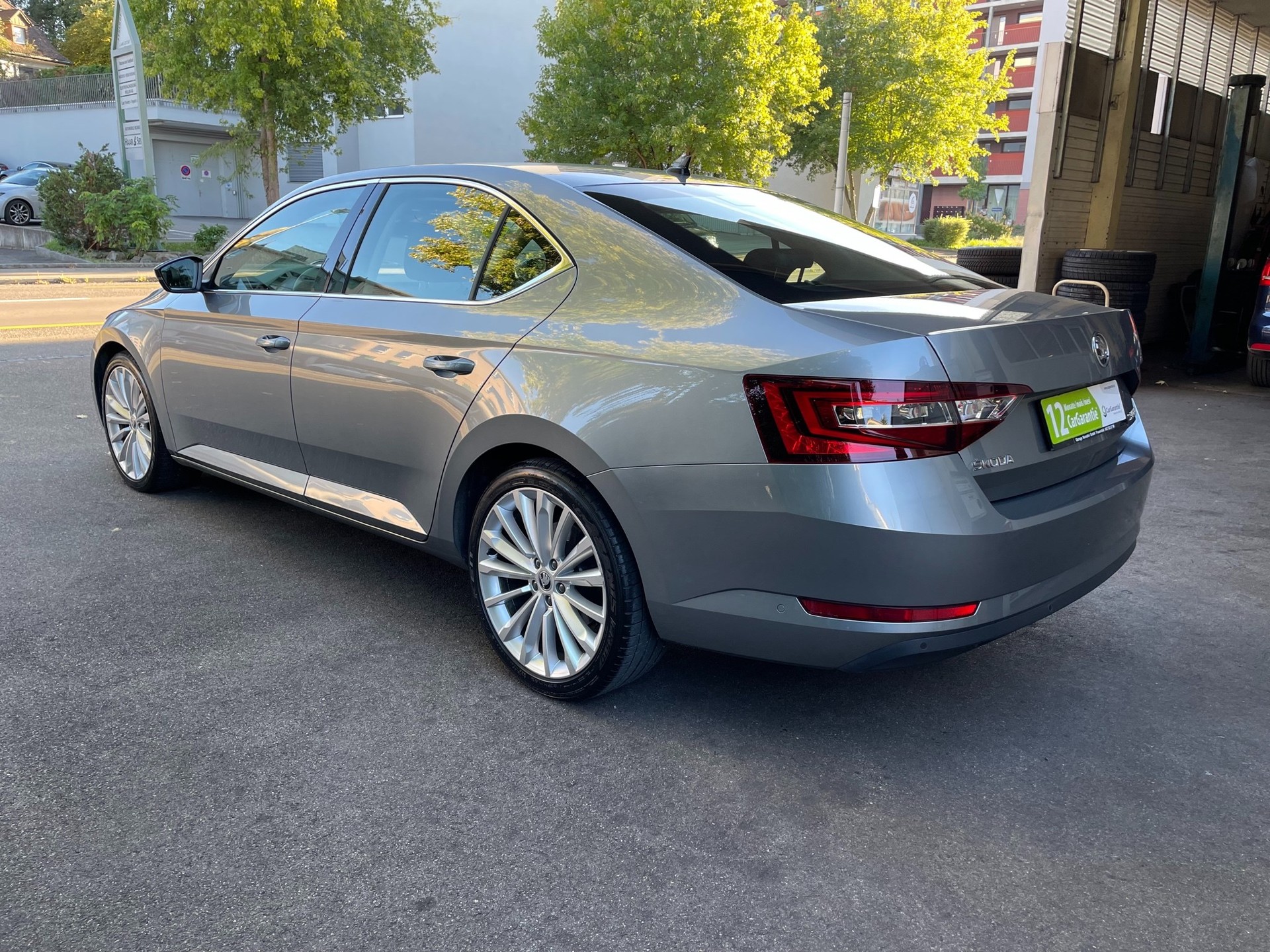 SKODA Superb 2.0 TDi Style DSG-image-4