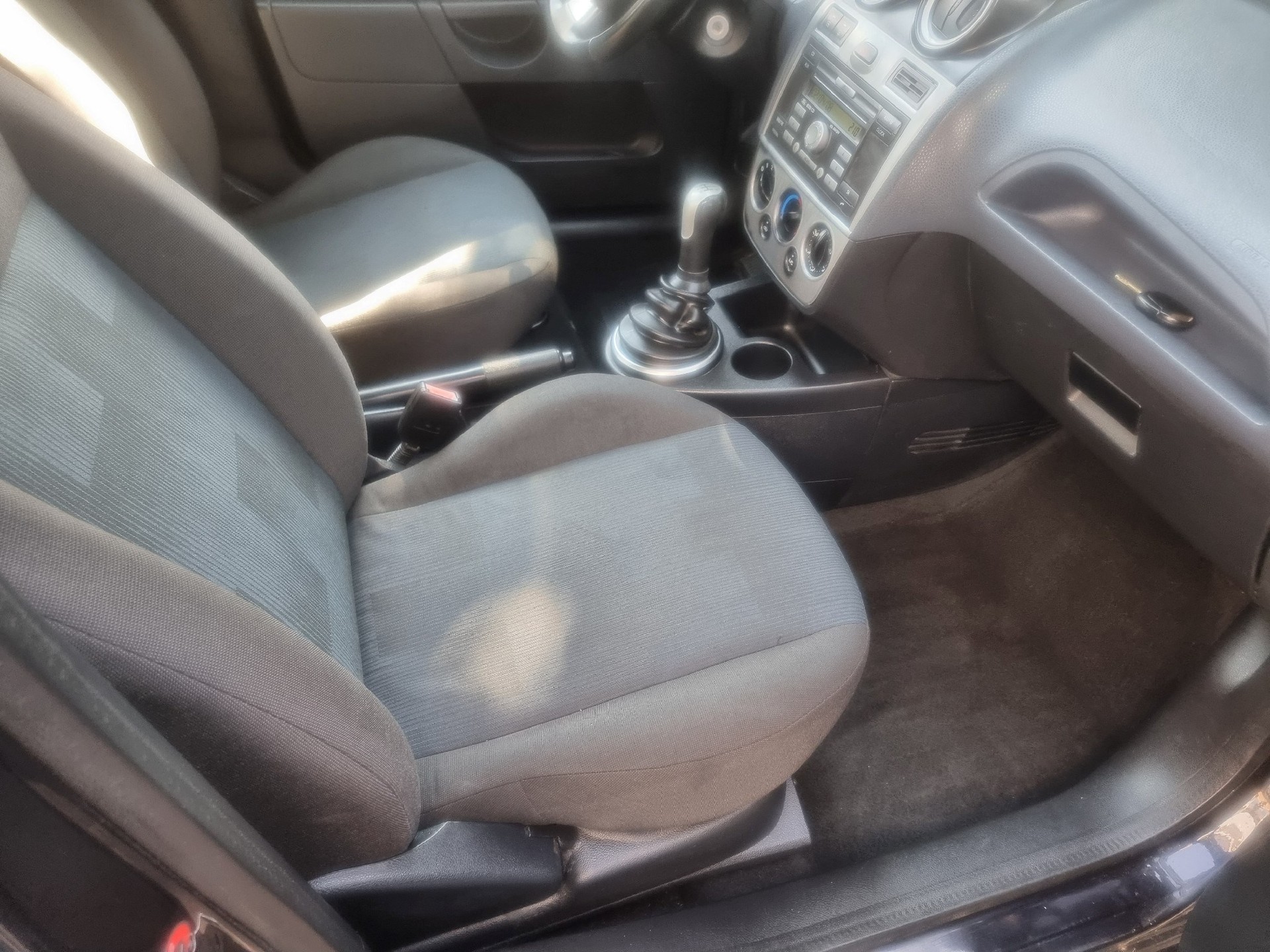 FORD Fiesta 1.6 16V Trend-image-8