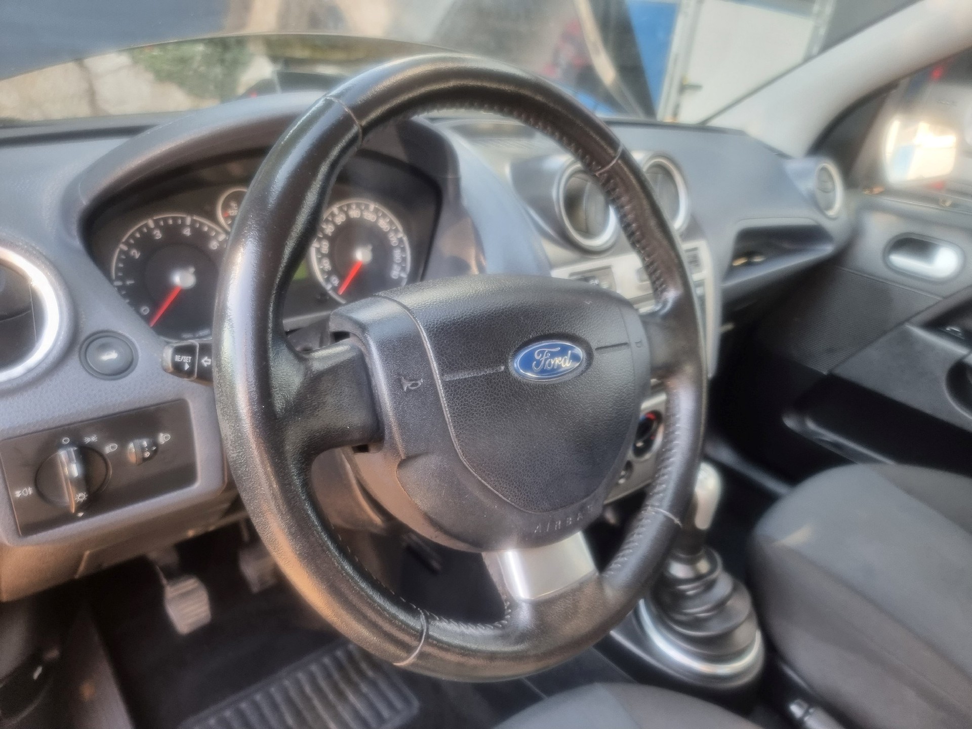 FORD Fiesta 1.6 16V Trend-image-12