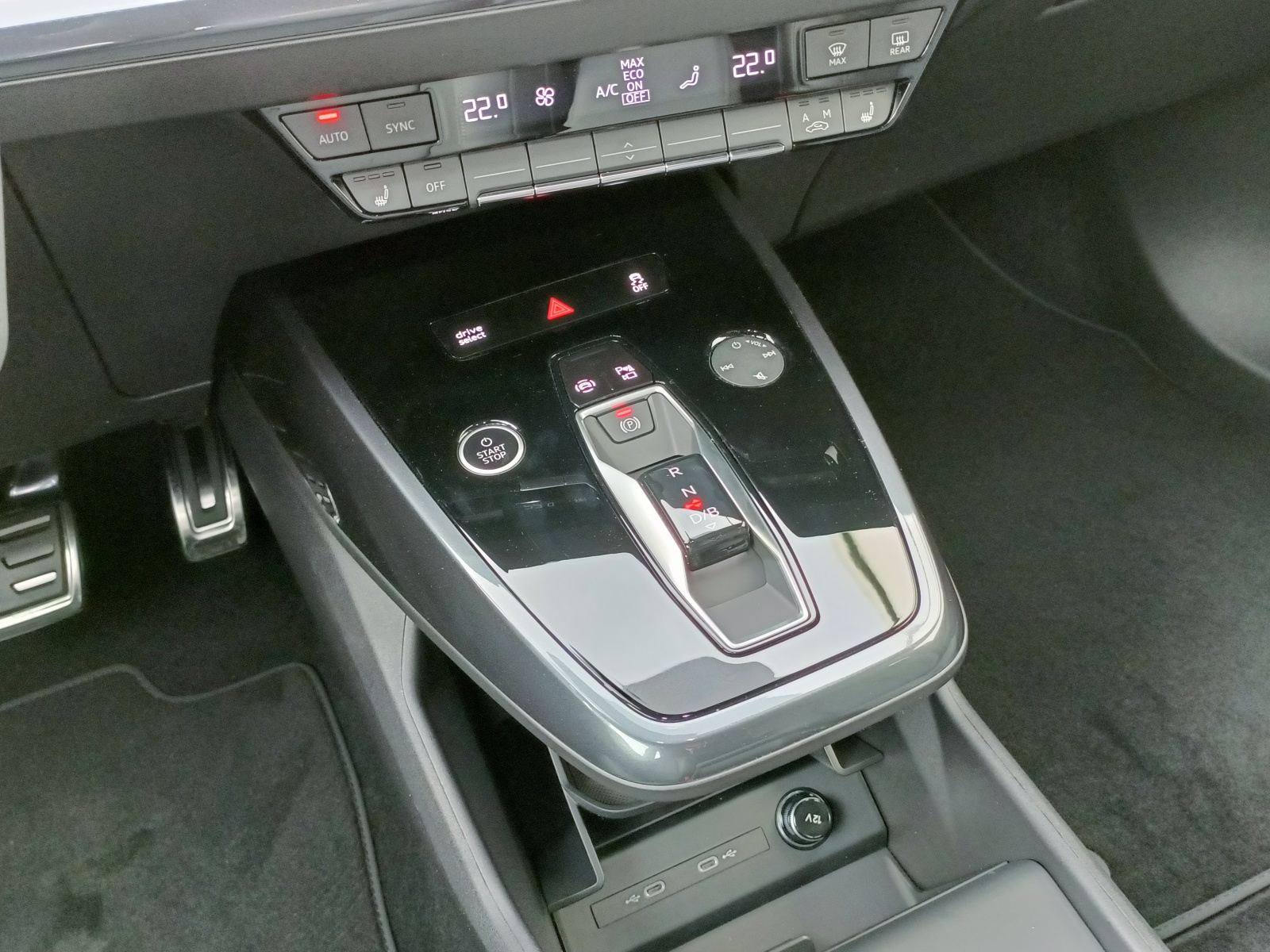 AUDI Q4 e-tron 55 quattro-image-12