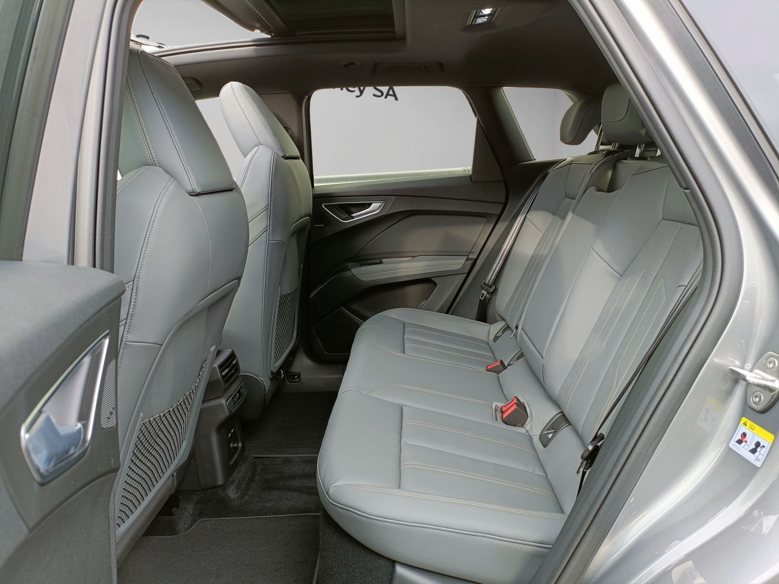 AUDI Q4 e-tron 55 quattro-image-8