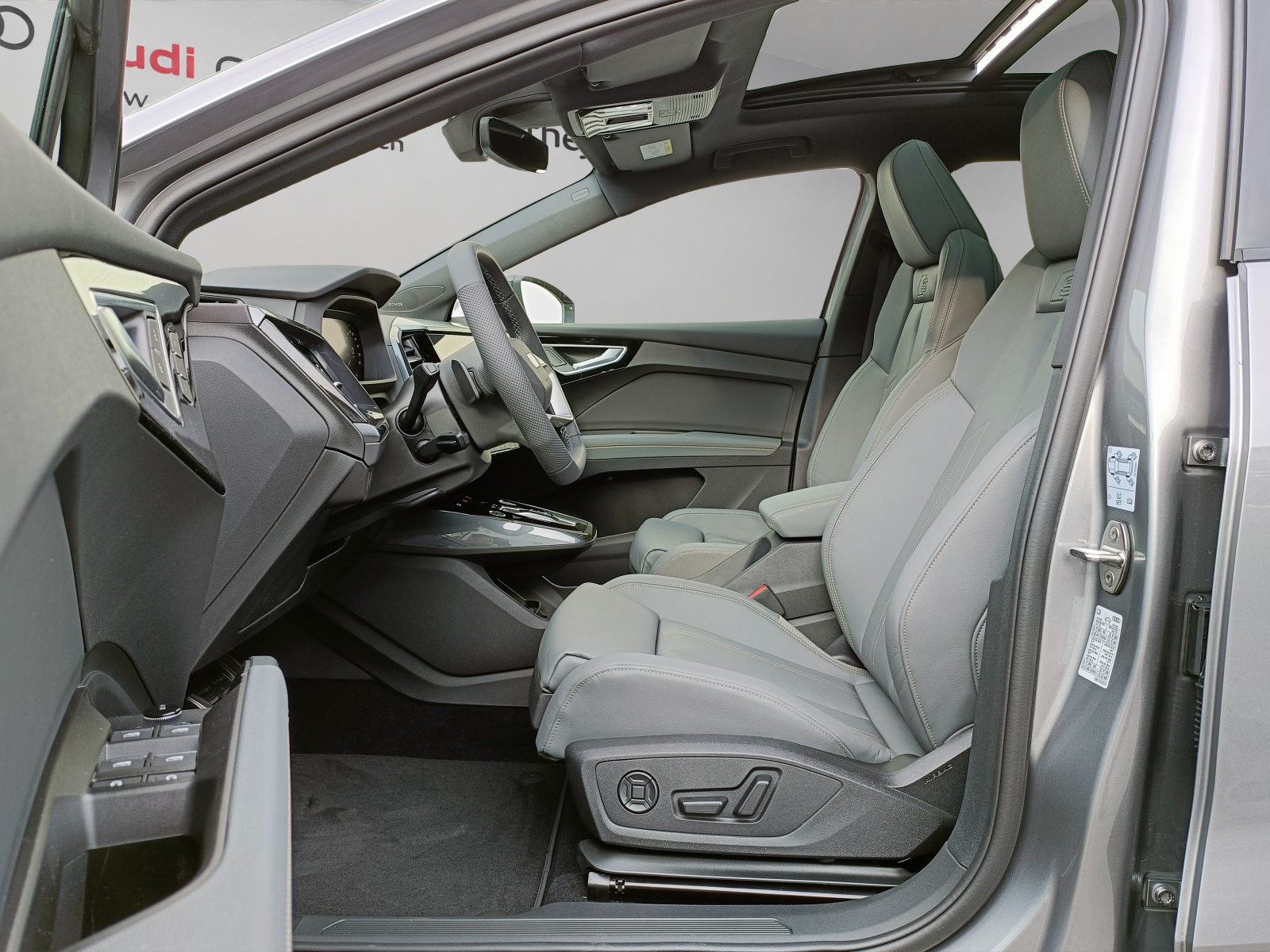 AUDI Q4 e-tron 55 quattro-image-6