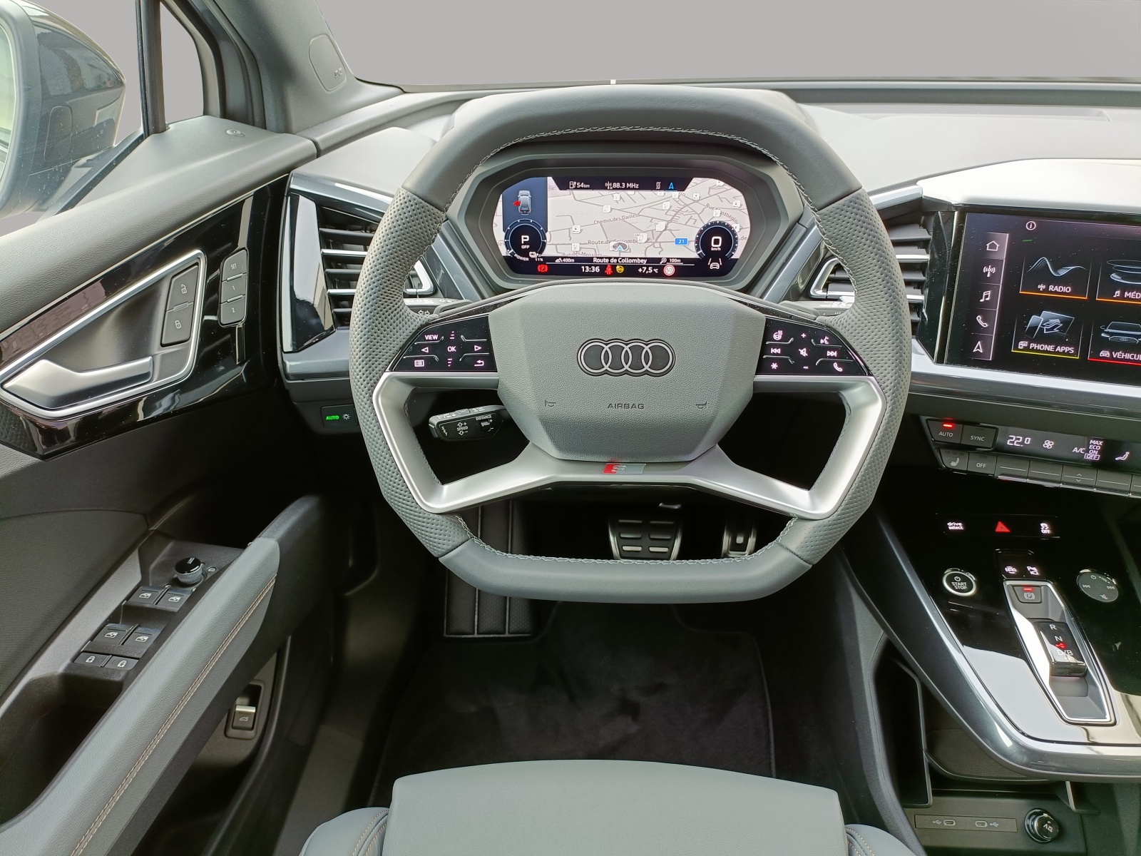 AUDI Q4 e-tron 55 quattro-image-10