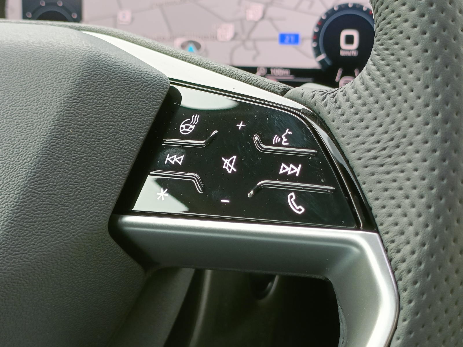 AUDI Q4 e-tron 55 quattro-image-13