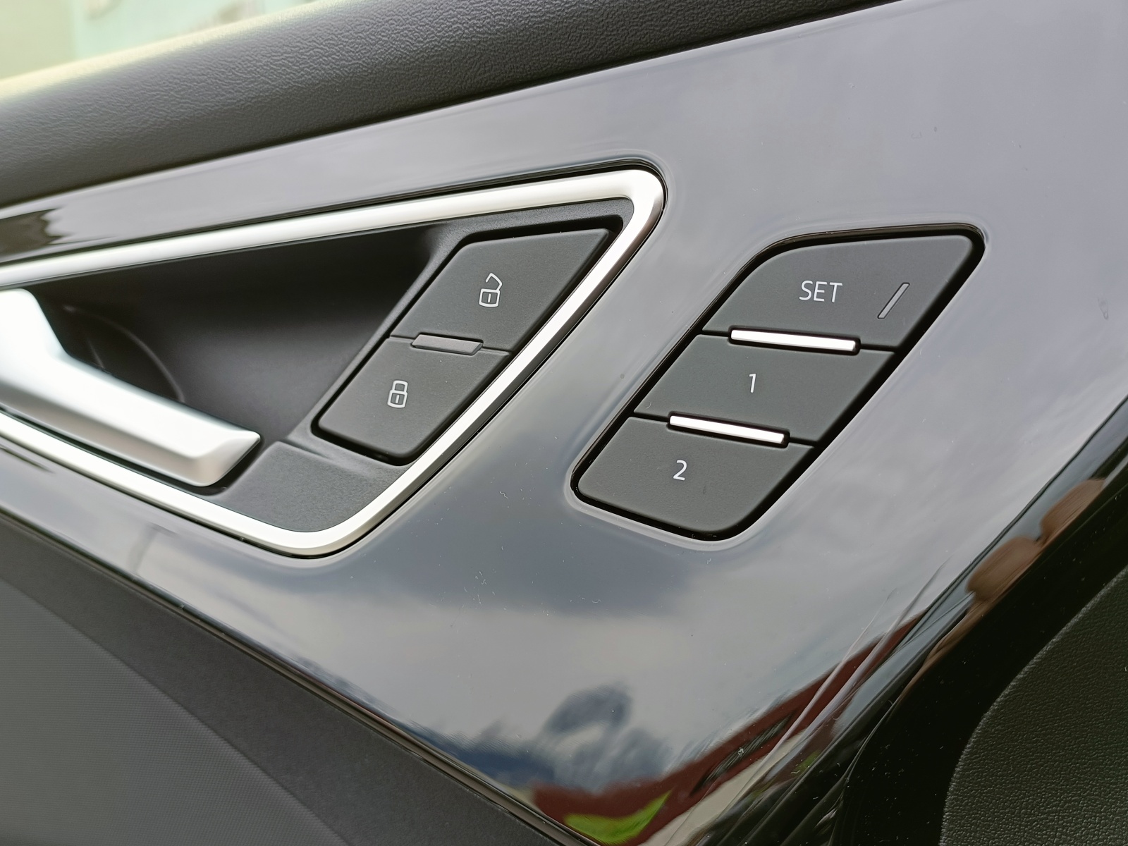 AUDI Q4 e-tron 55 quattro-image-14