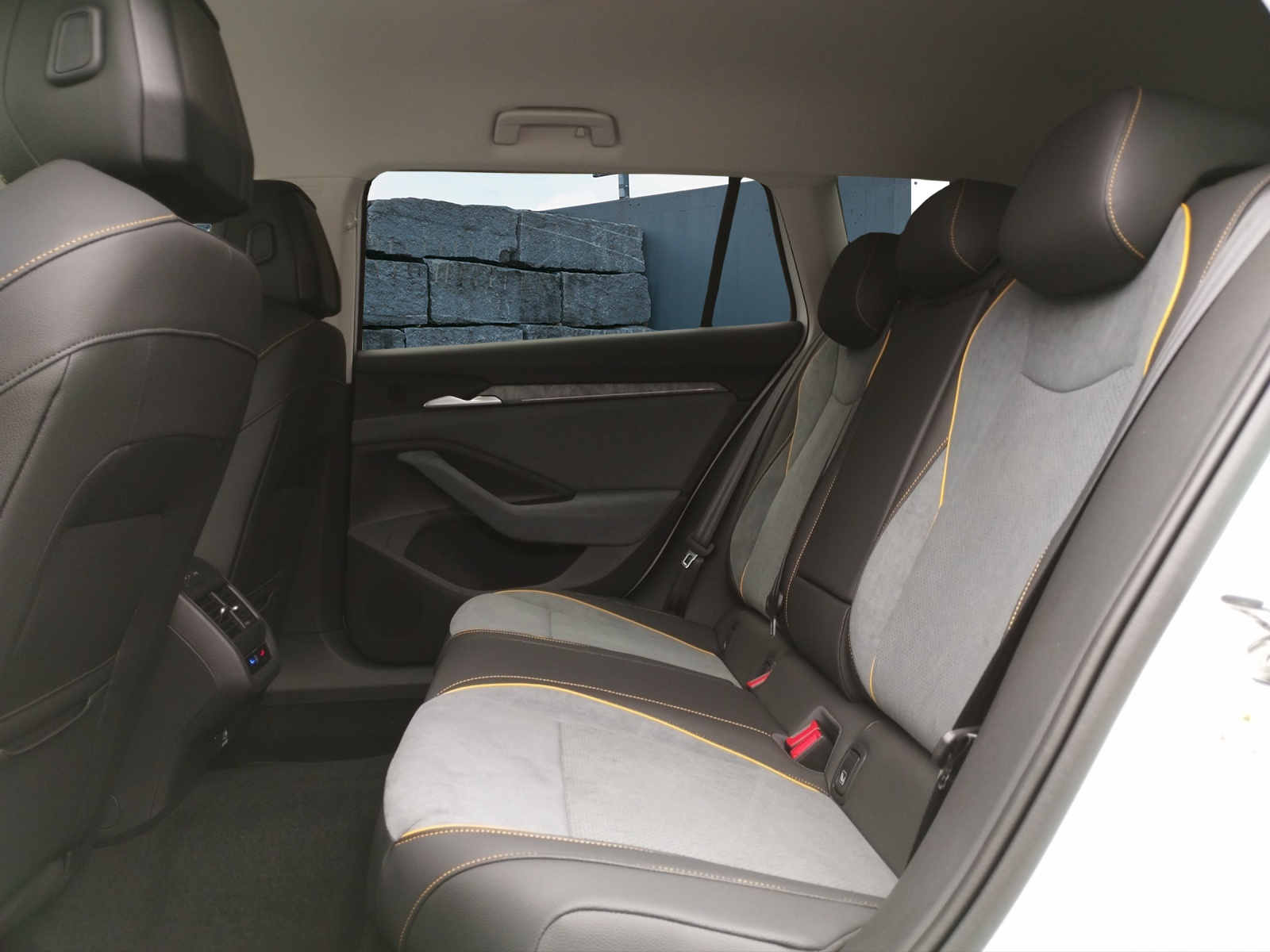SKODA Superb Combi 2.0 TDi Selection DSG-image-7