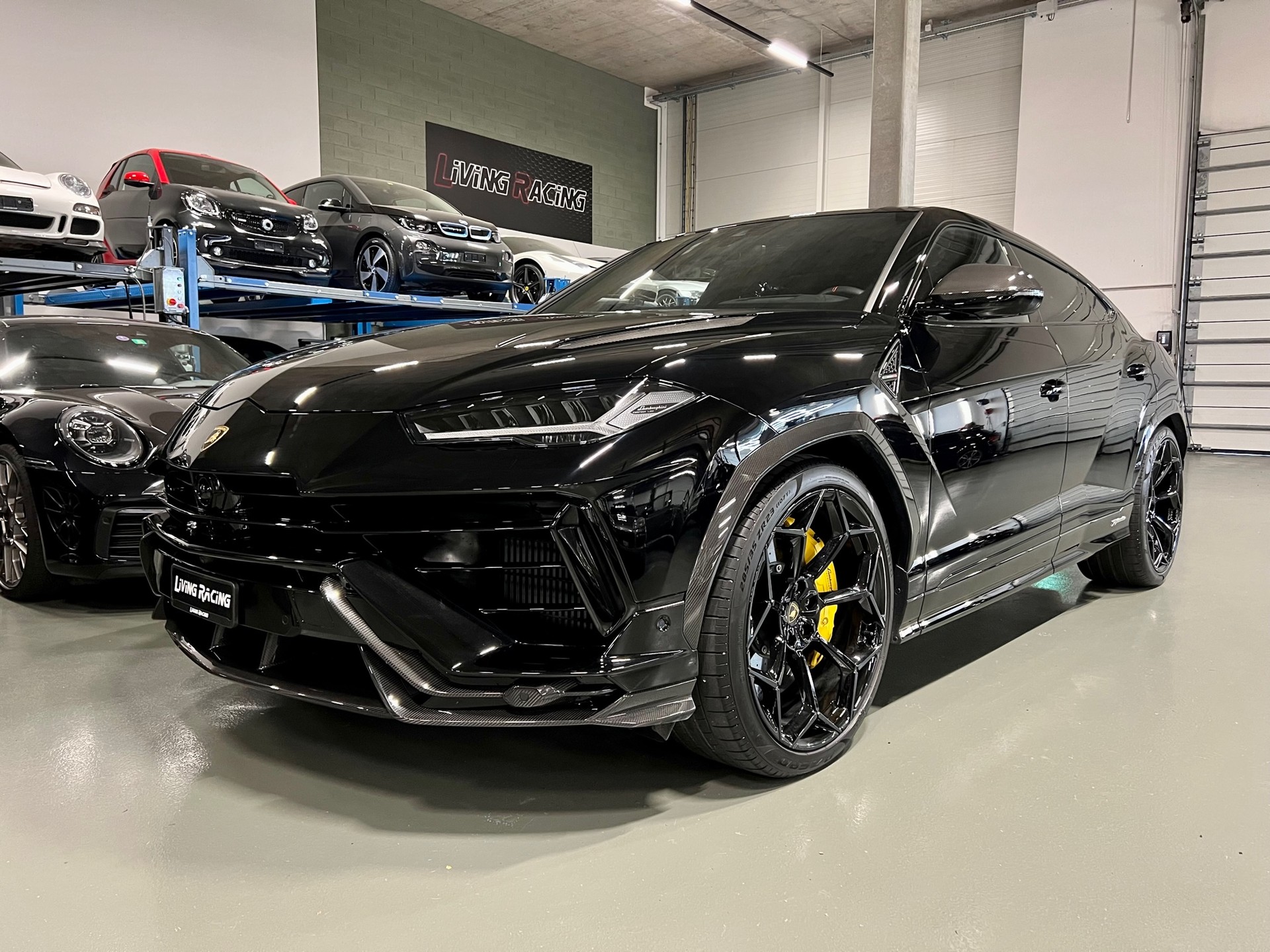 LAMBORGHINI Urus E-Gear Performante *Carbone*-image-1