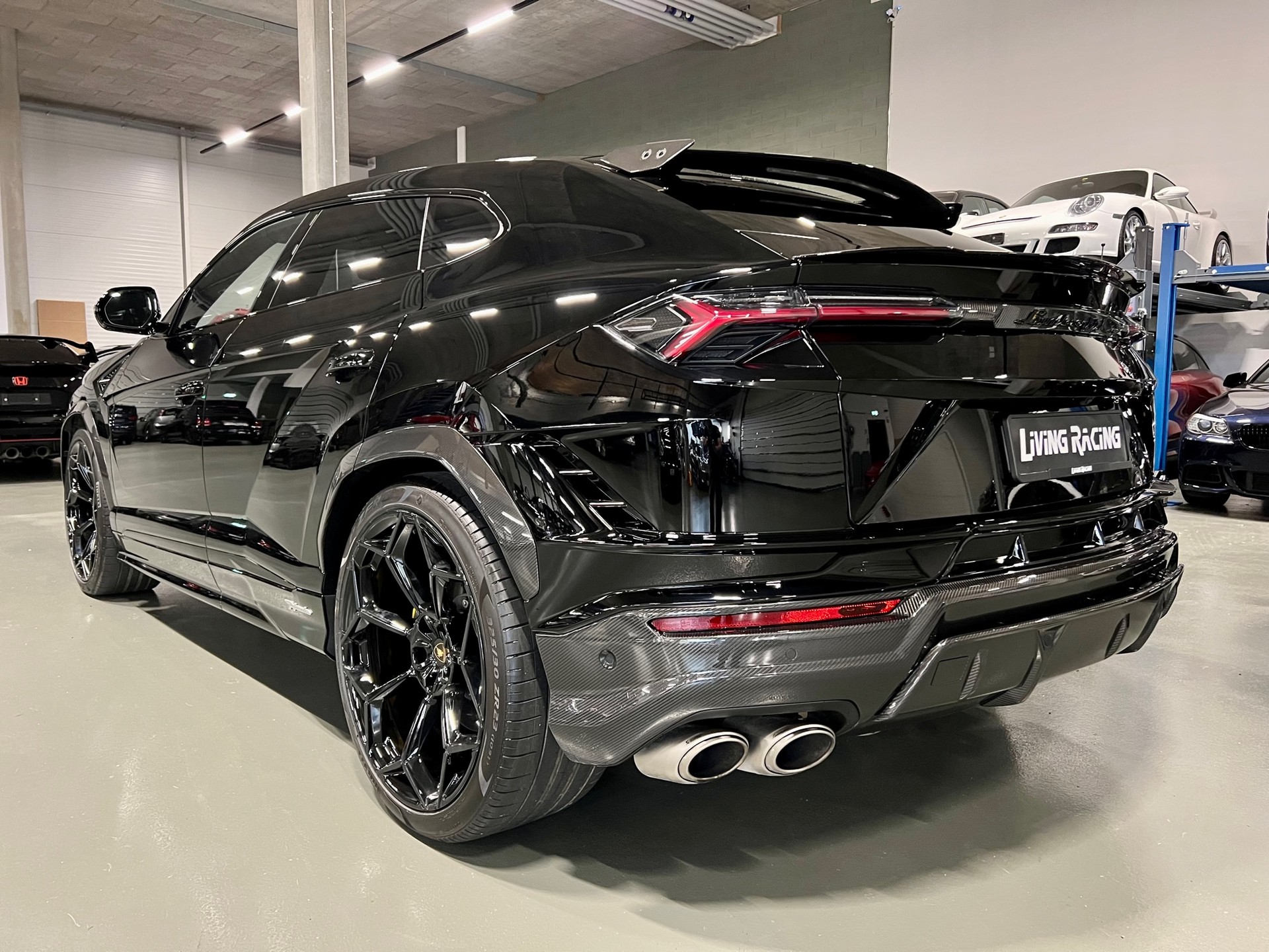 LAMBORGHINI Urus E-Gear Performante *Carbone*-image-2