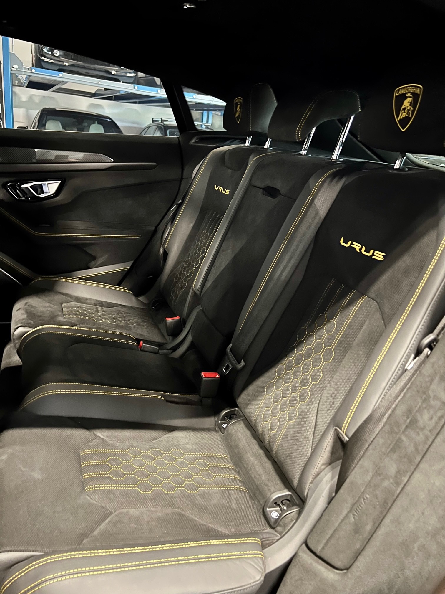 LAMBORGHINI Urus E-Gear Performante *Carbone*-image-7